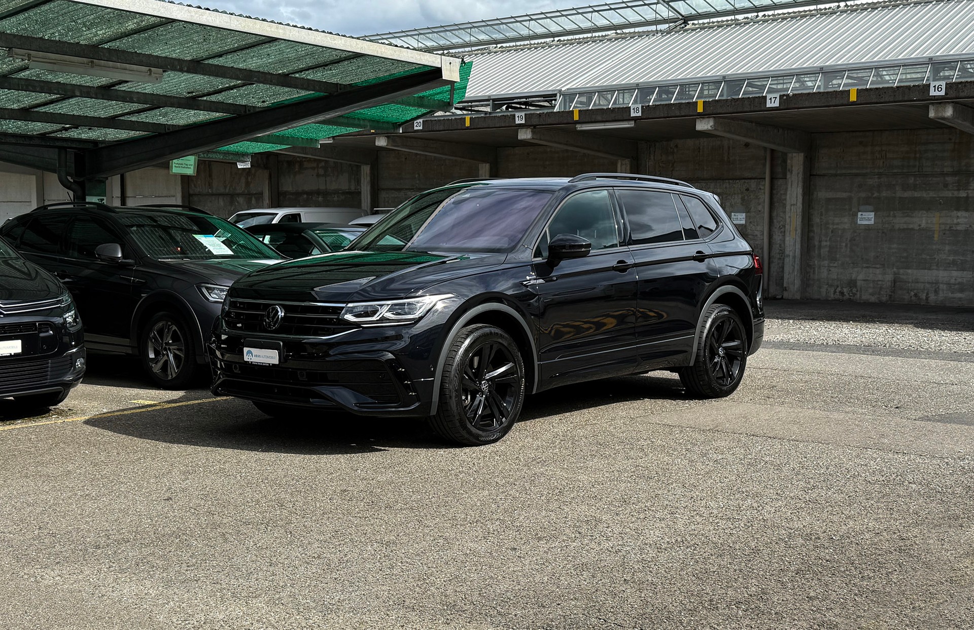 VW Tiguan Allspace 2.0TSI R-Line Black Style 4Motion DSG Standheizung-image-13