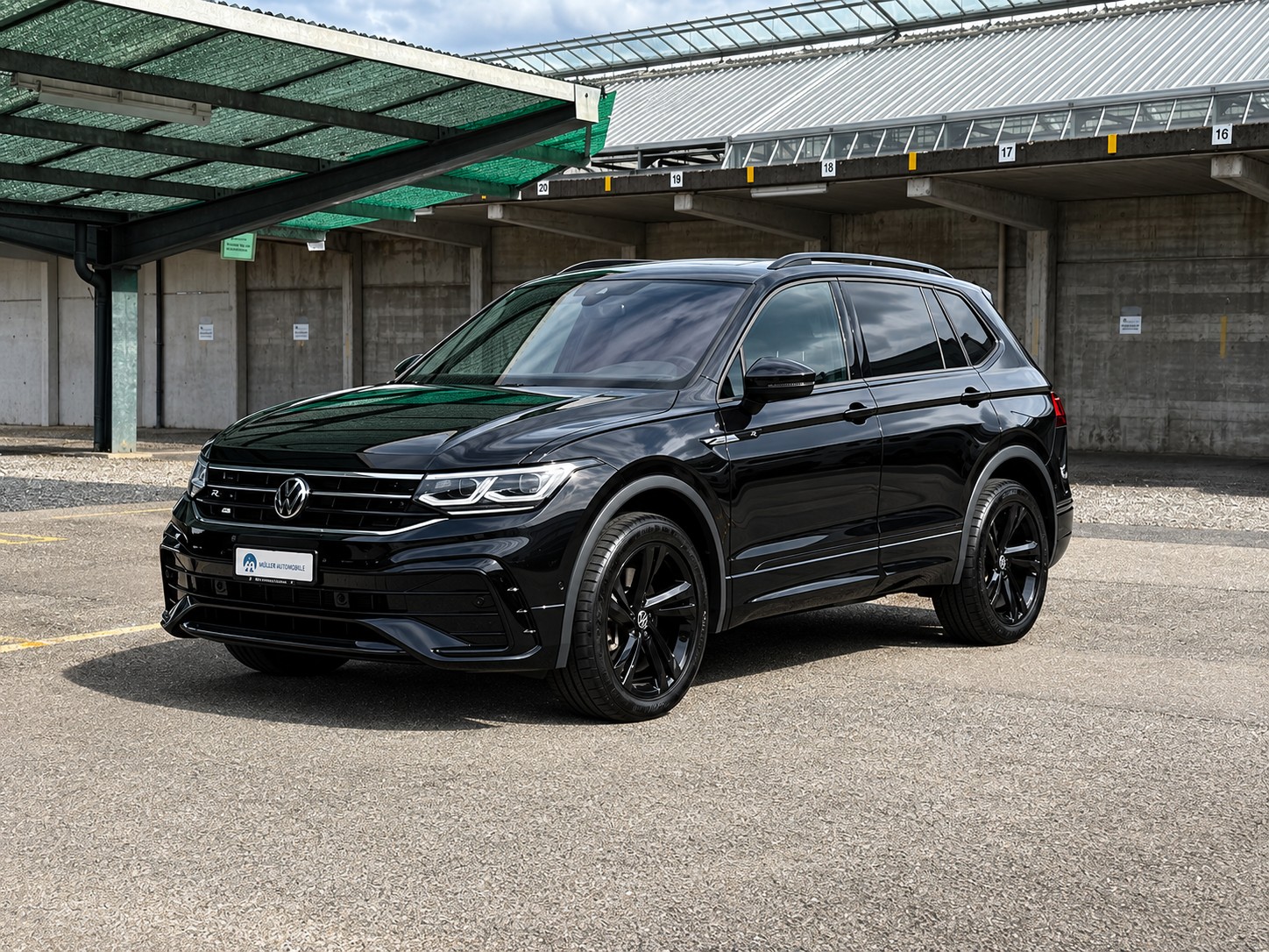 VW Tiguan Allspace 2.0TSI R-Line Black Style 4Motion DSG Standheizung-image-0