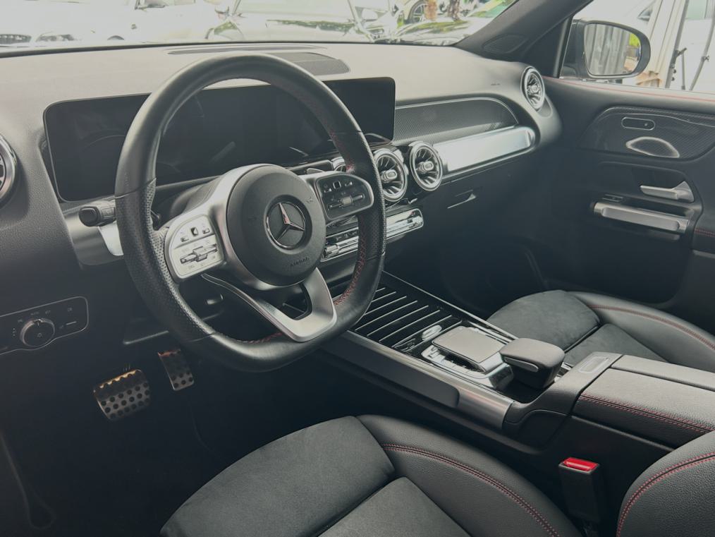 MERCEDES-BENZ GLB 250 4Matic AMG Line 8G-Tronic-image-3