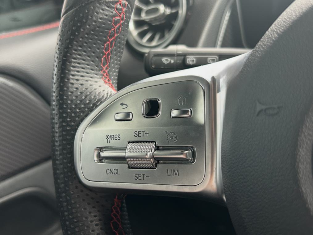MERCEDES-BENZ GLB 250 4Matic AMG Line 8G-Tronic-image-4