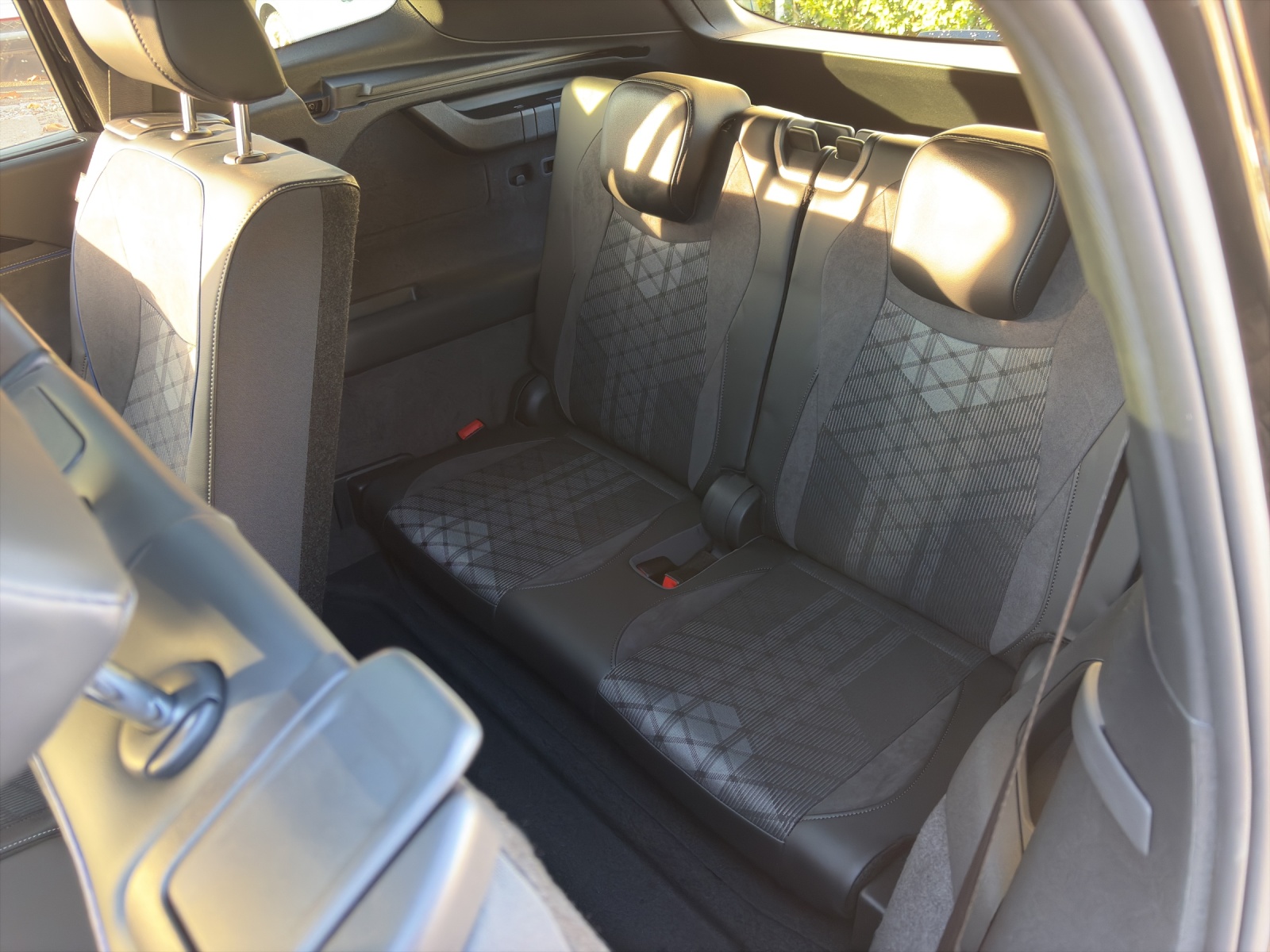 VW Tayron 2.0 TDI SCR R-Line 4Motion DSG-image-14