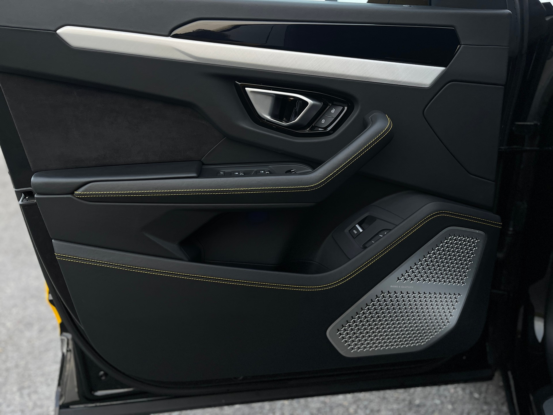 LAMBORGHINI Urus E-Gear-image-16