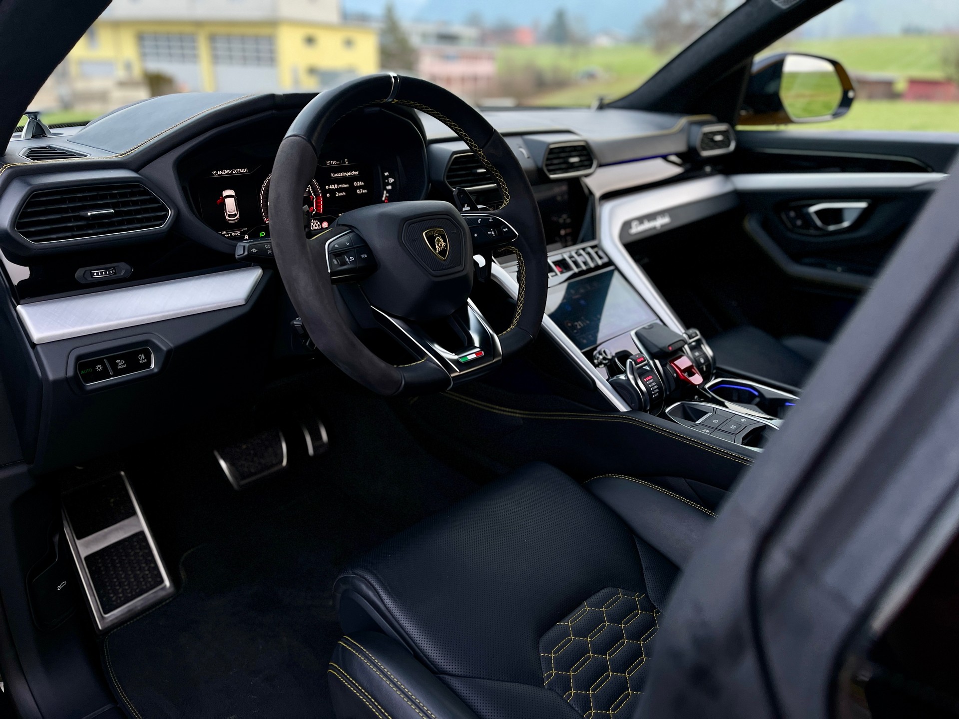 LAMBORGHINI Urus E-Gear-image-5