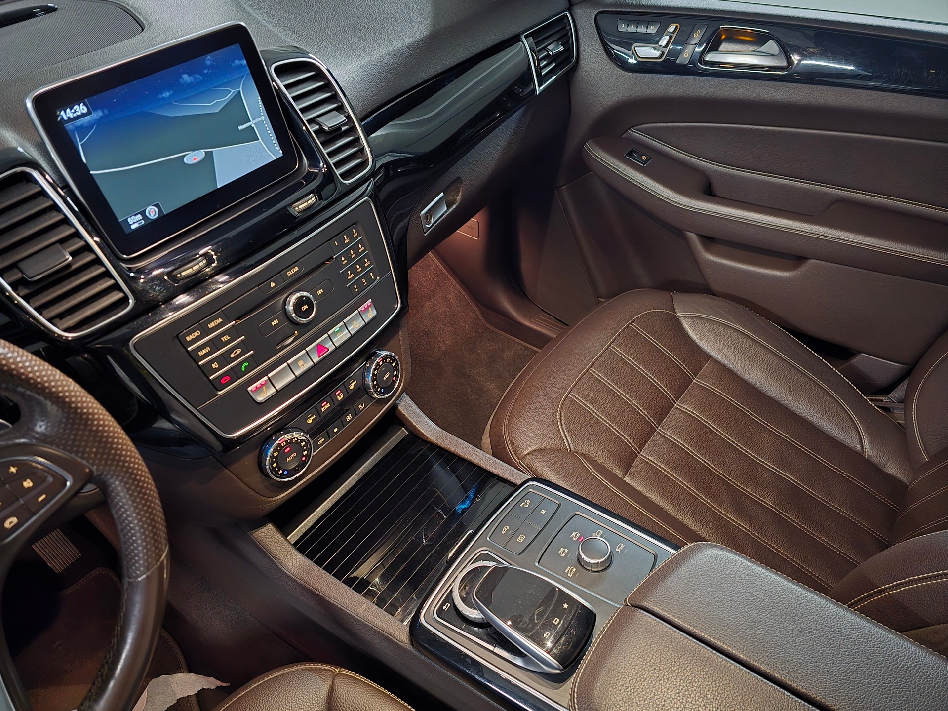 MERCEDES-BENZ GLE 500 4Matic 7G-Tronic AMG Line-image-11