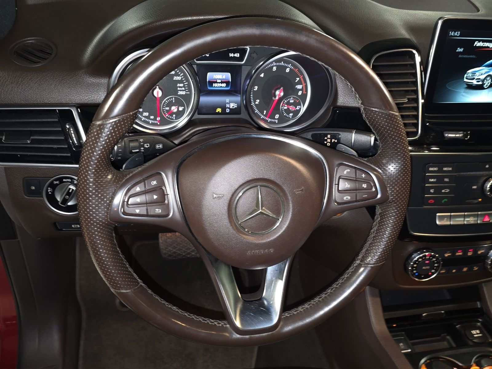 MERCEDES-BENZ GLE 500 4Matic 7G-Tronic AMG Line-image-10