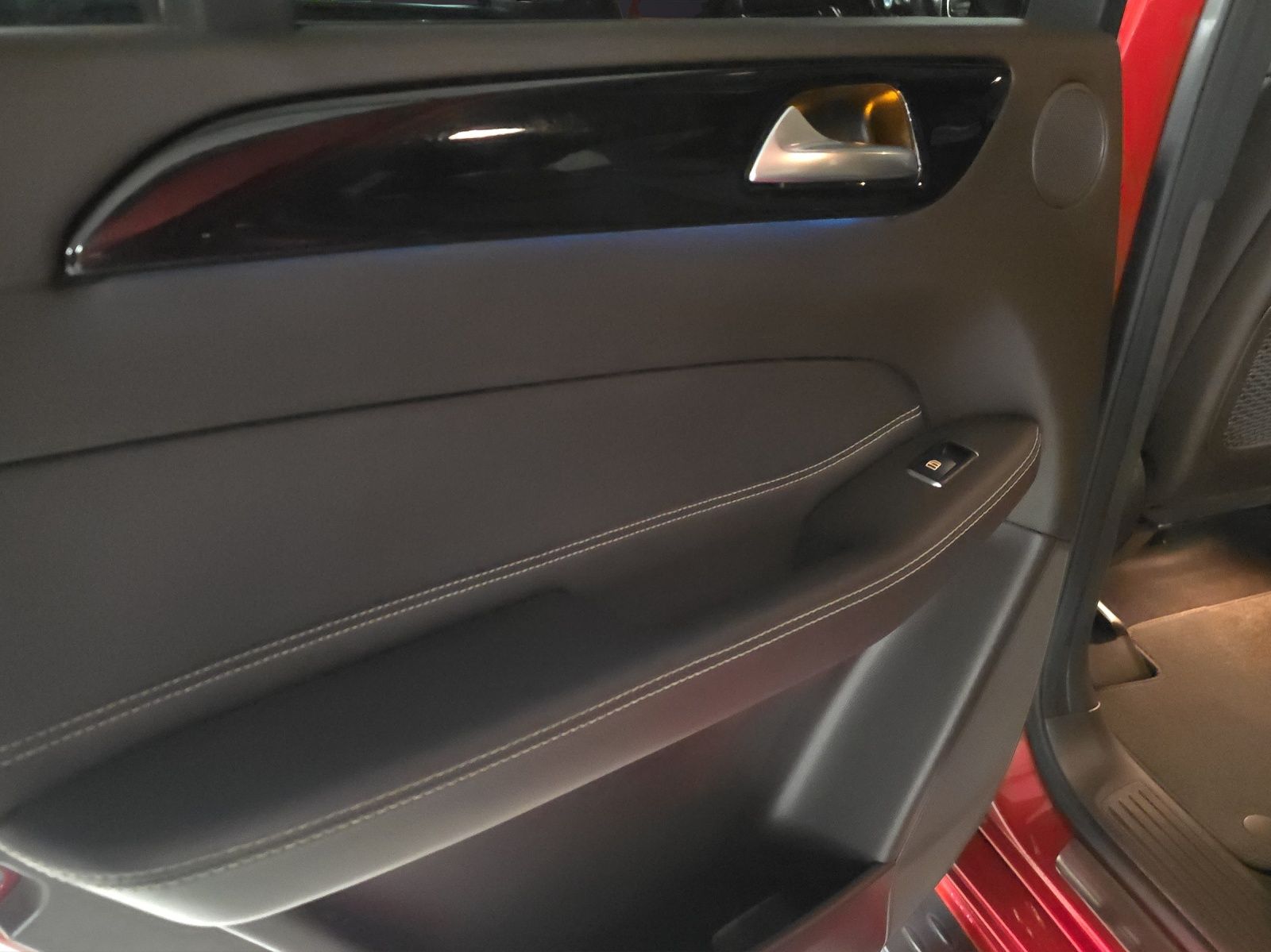 MERCEDES-BENZ GLE 500 4Matic 7G-Tronic AMG Line-image-22
