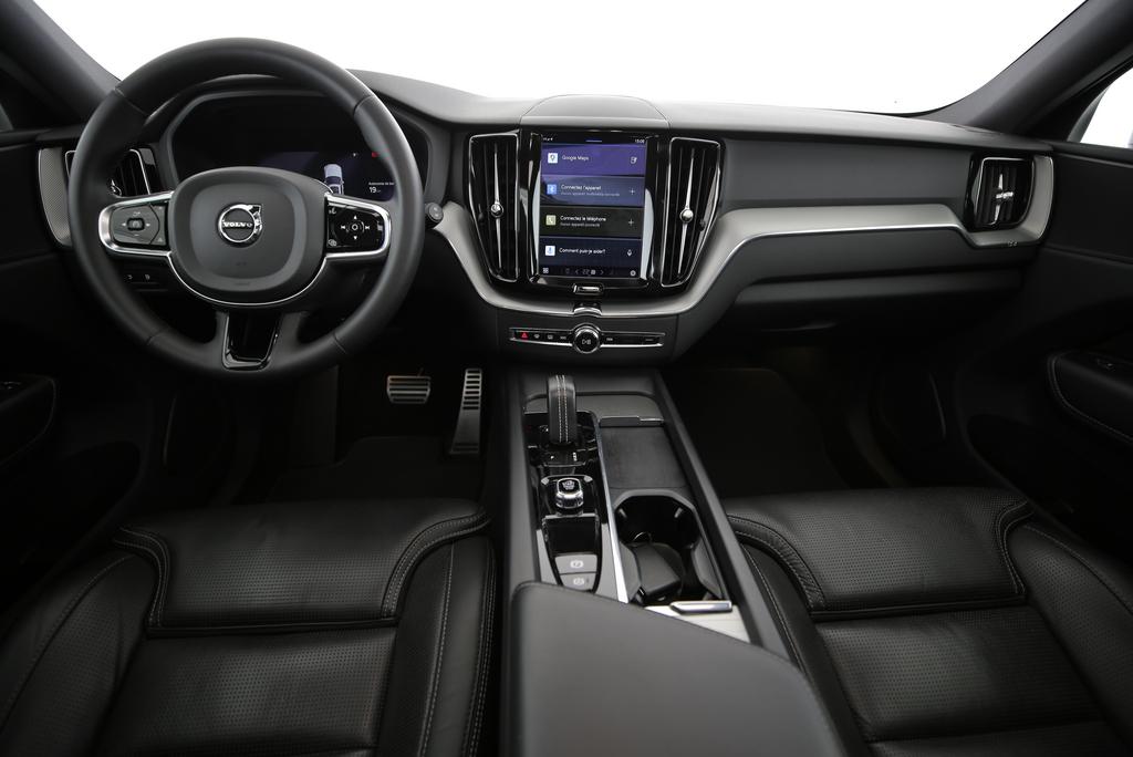 VOLVO XC60 2.0 T6 TE R-Design eAWD-image-4