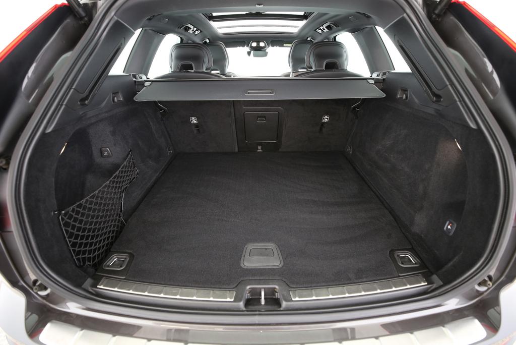 VOLVO XC60 2.0 T6 TE R-Design eAWD-image-10