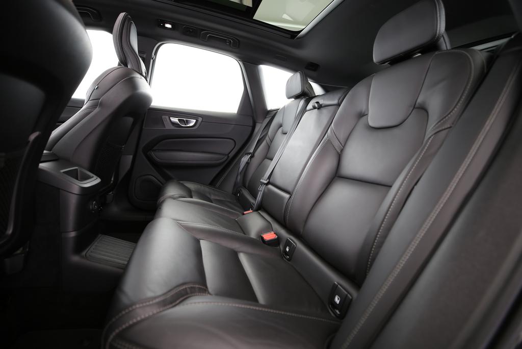 VOLVO XC60 2.0 T6 TE R-Design eAWD-image-7