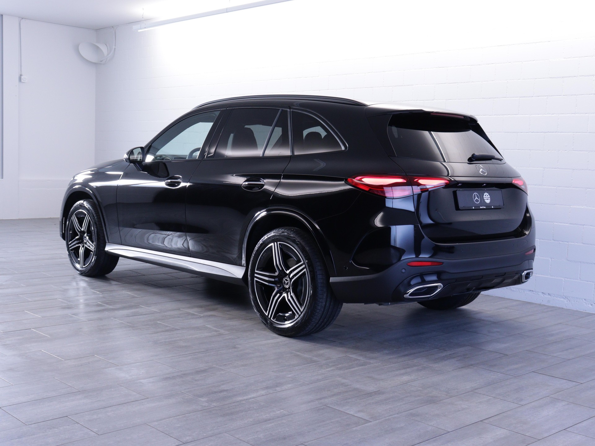 MERCEDES-BENZ GLC 220 d AMG Line 4matic-image-3