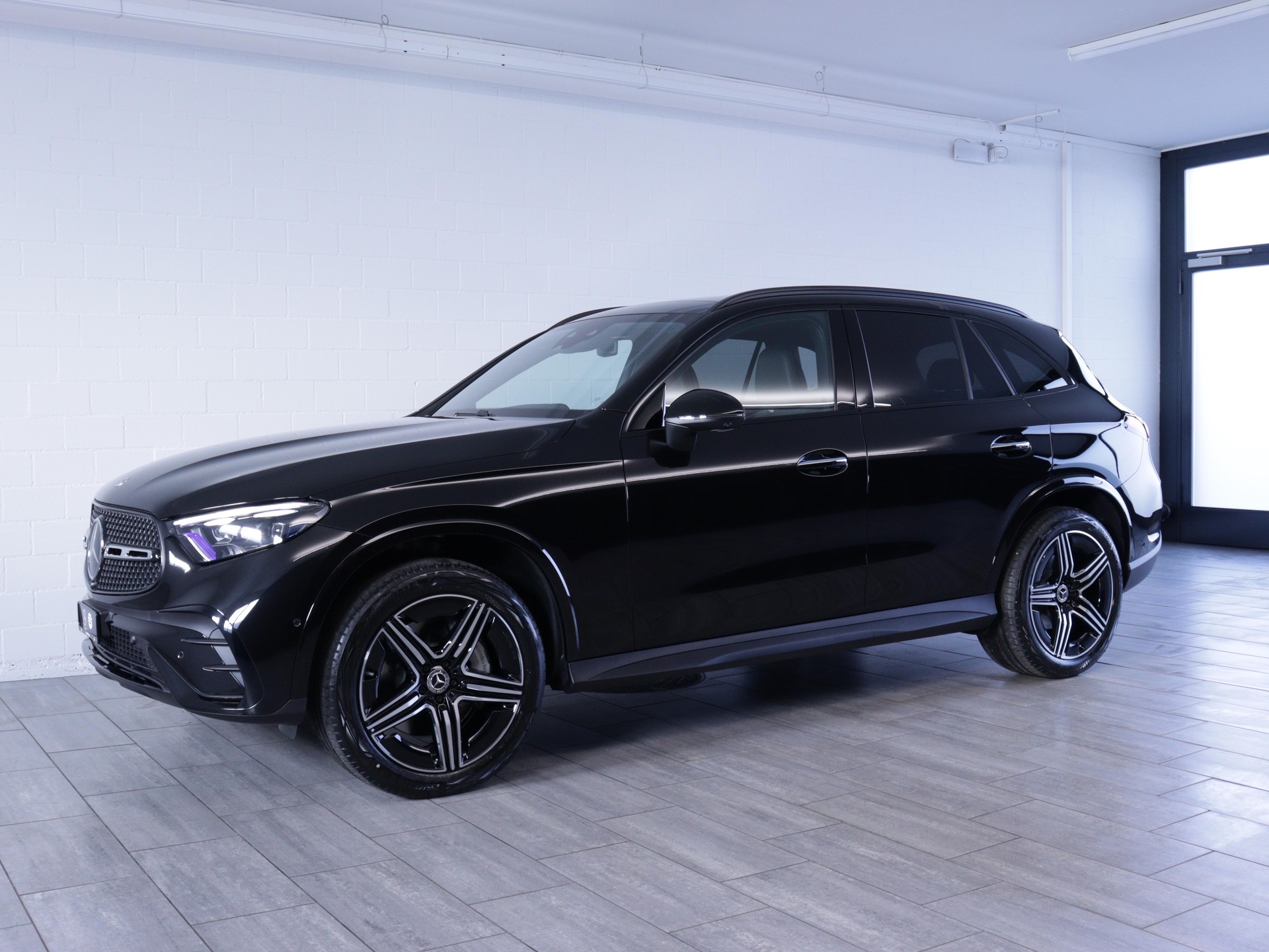 MERCEDES-BENZ GLC 220 d AMG Line 4matic-image-1