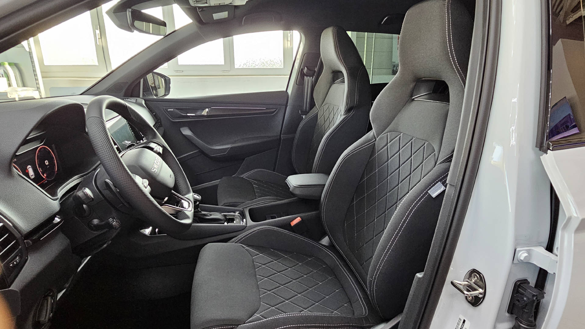 SKODA Karoq 2.0 TSI SportLine 4x4 DSG-image-7