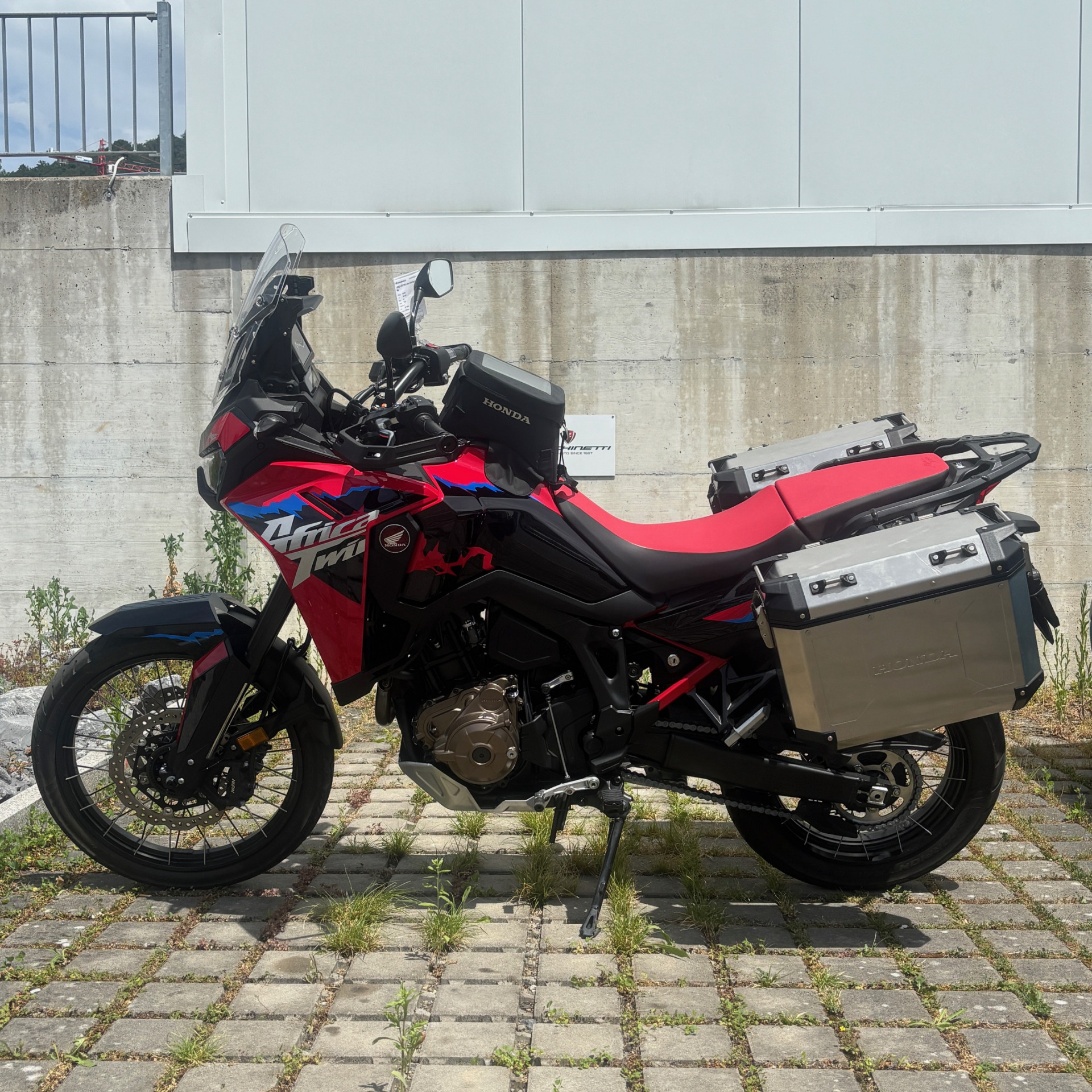 HONDA CRF 1100 L Africa Twin Grand Prix Red-image-1
