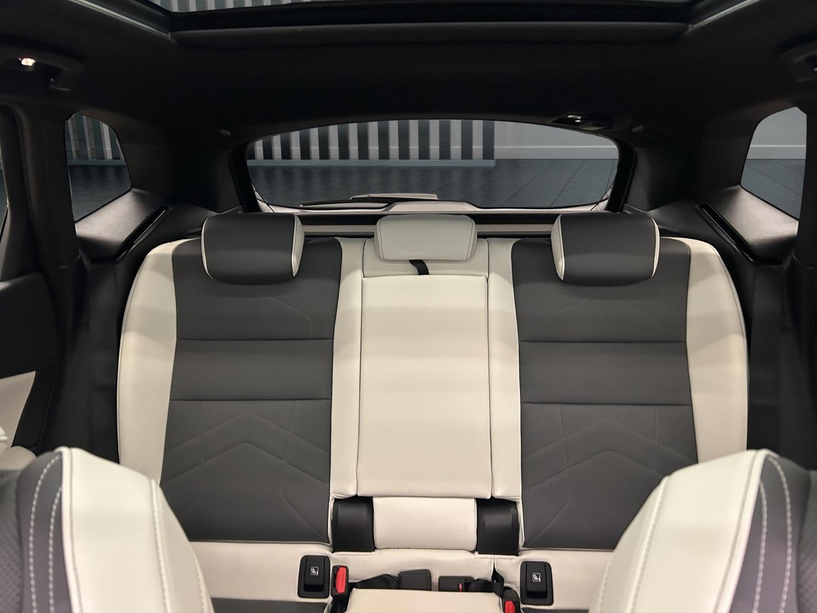 BMW 230e xDrive Active Tourer M Sport-image-14