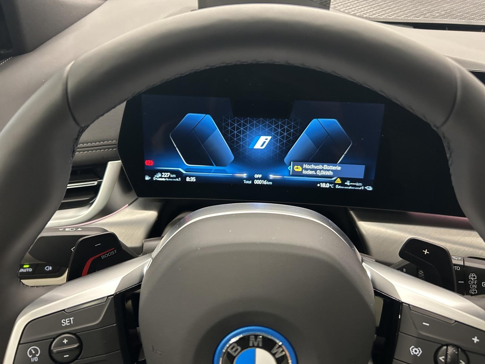 BMW 230e xDrive Active Tourer M Sport-image-11