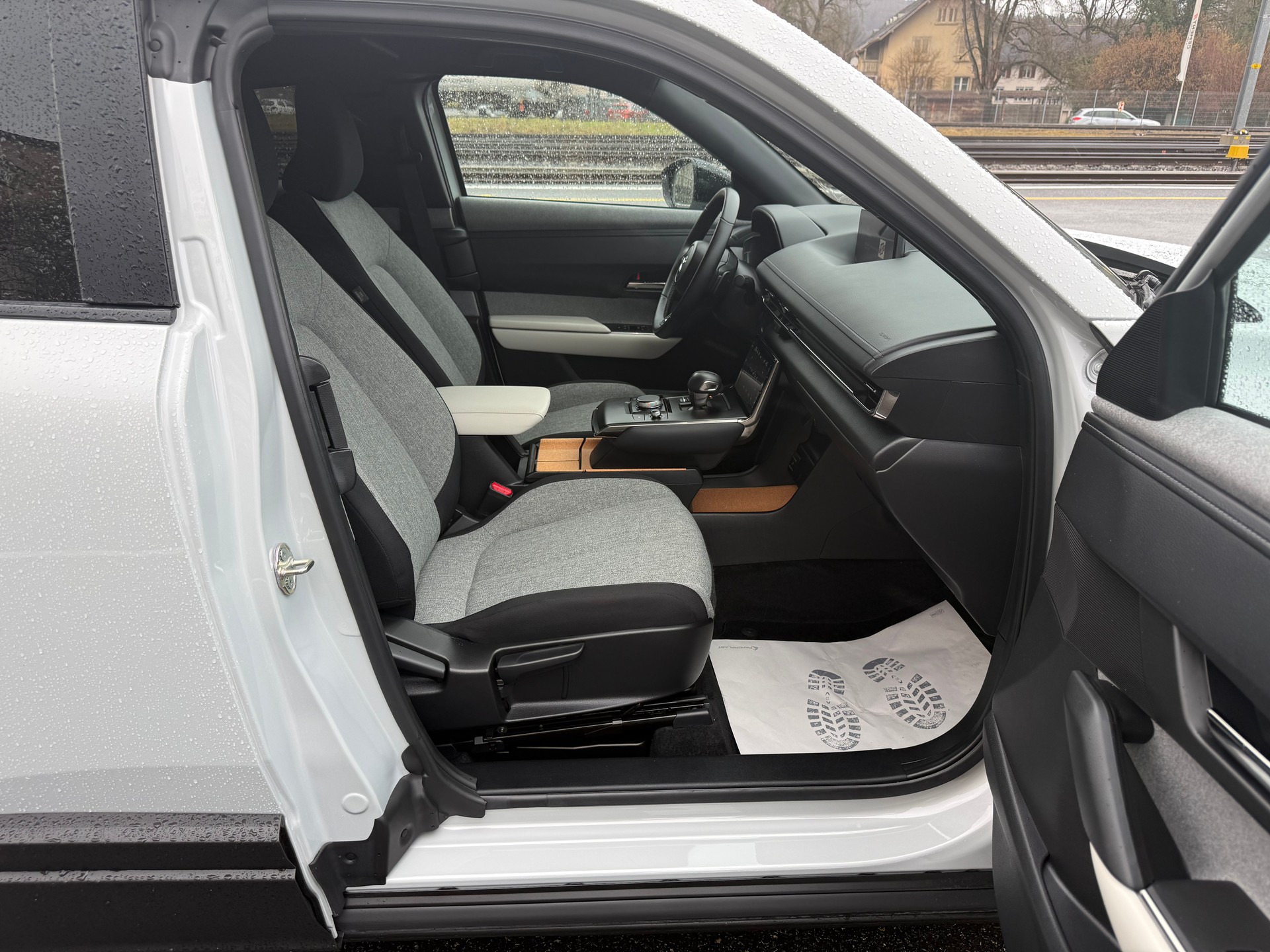 MAZDA MX-30 Skyactiv R-EV Exclusive-Line-image-10