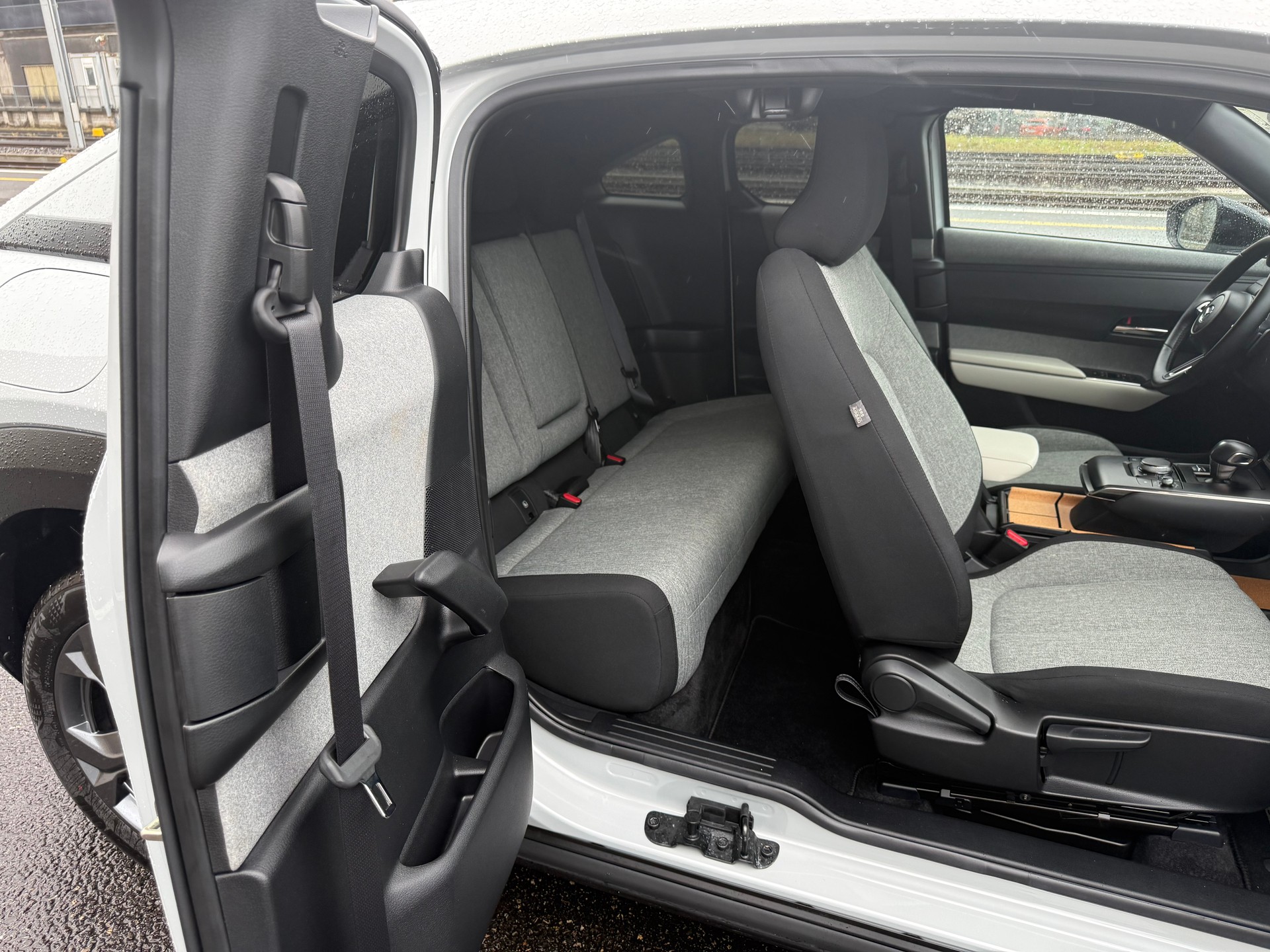 MAZDA MX-30 Skyactiv R-EV Exclusive-Line-image-11