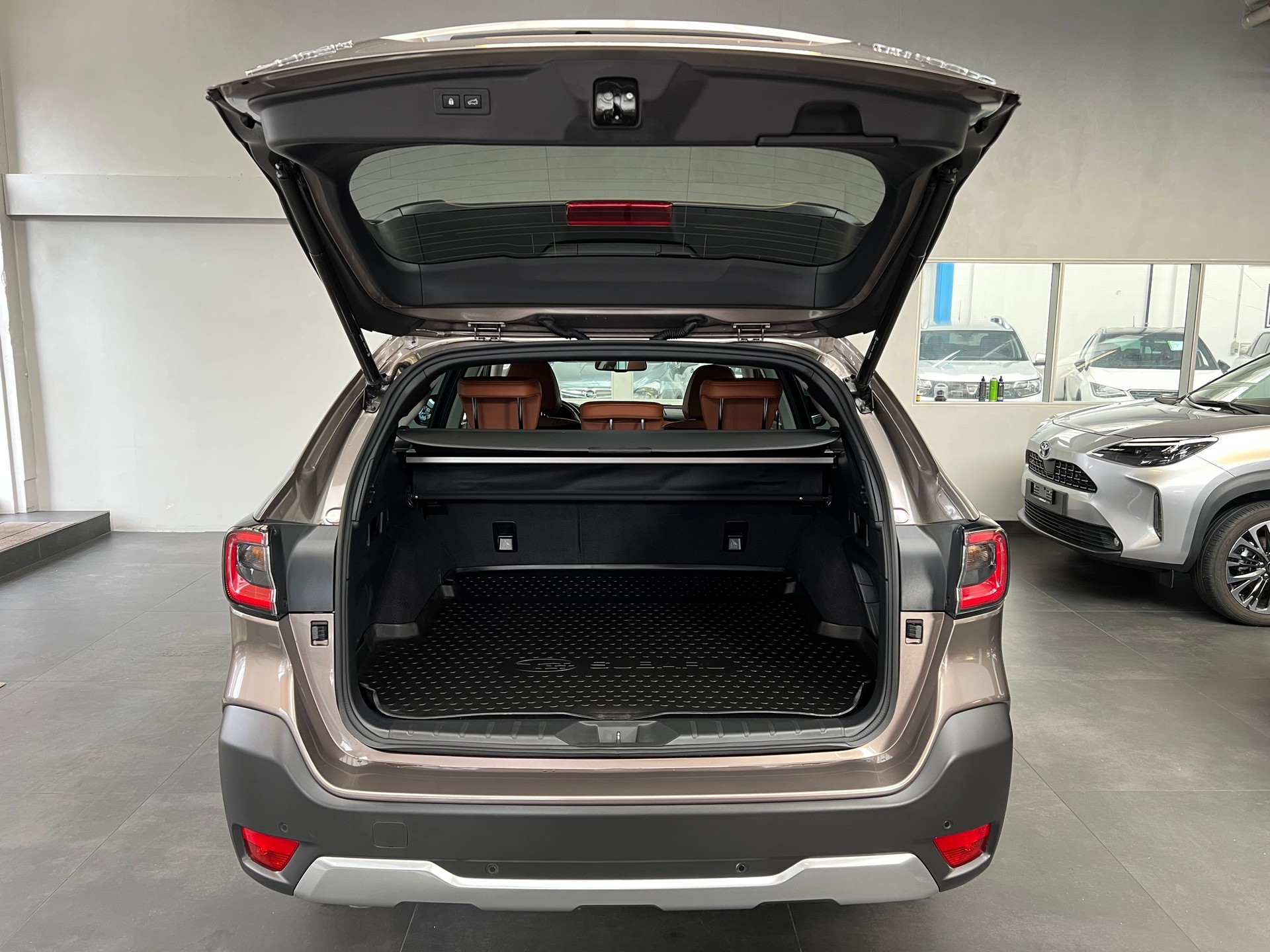 SUBARU Outback 2.5i Luxury AWD Lineartronic-image-13