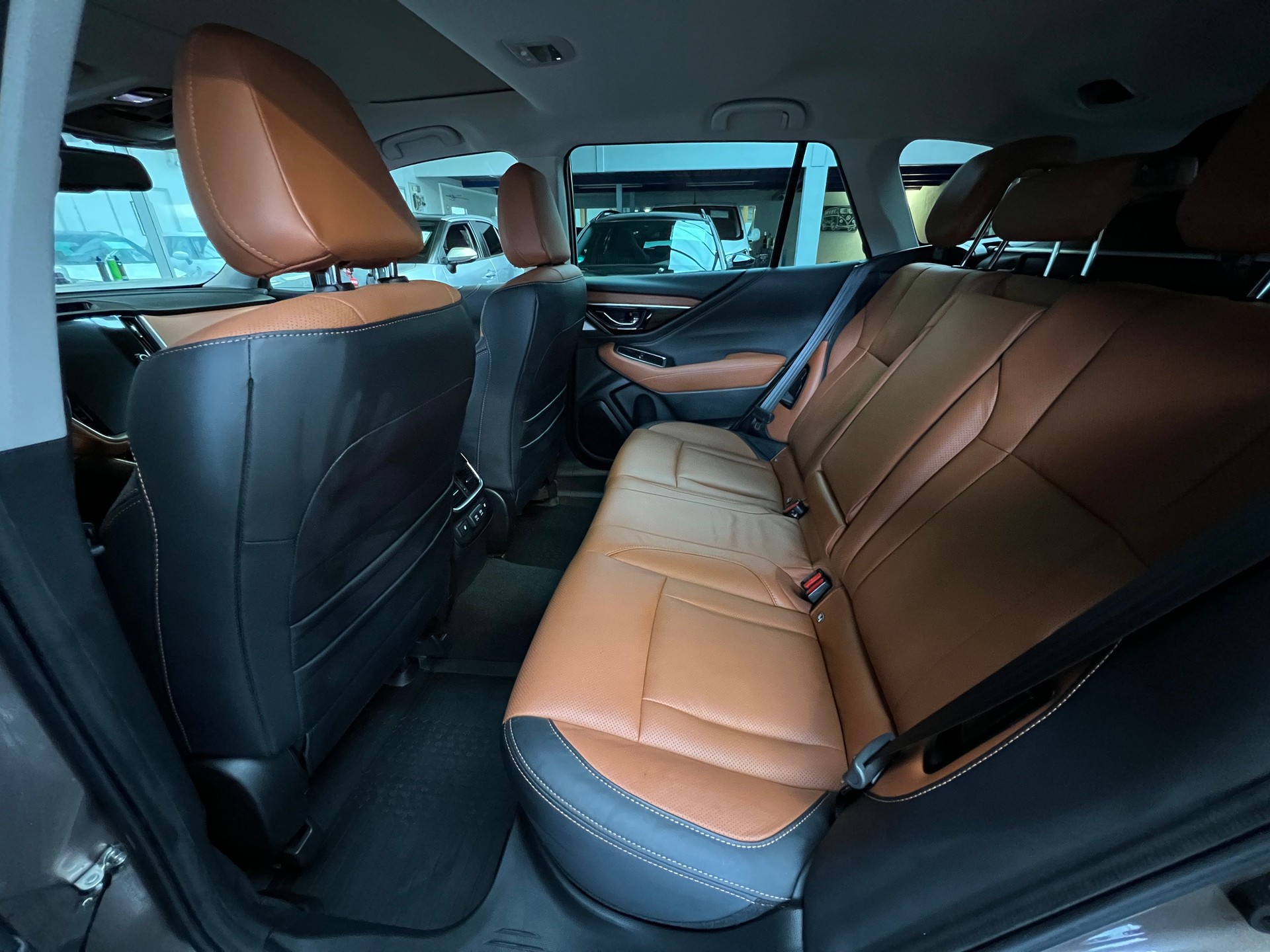 SUBARU Outback 2.5i Luxury AWD Lineartronic-image-12