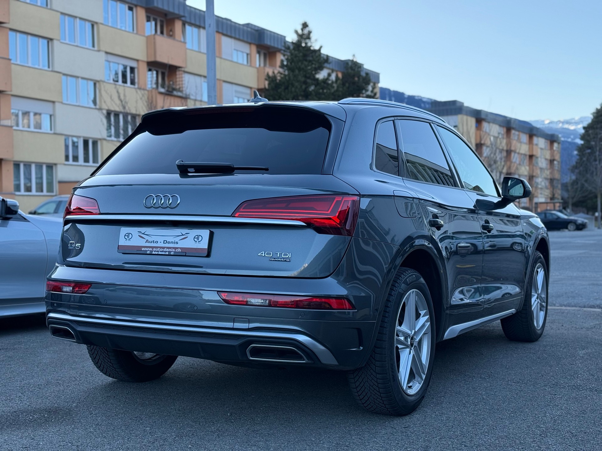 AUDI Q5 2.0 40 TDI S Line quattro S-Tronic-image-3
