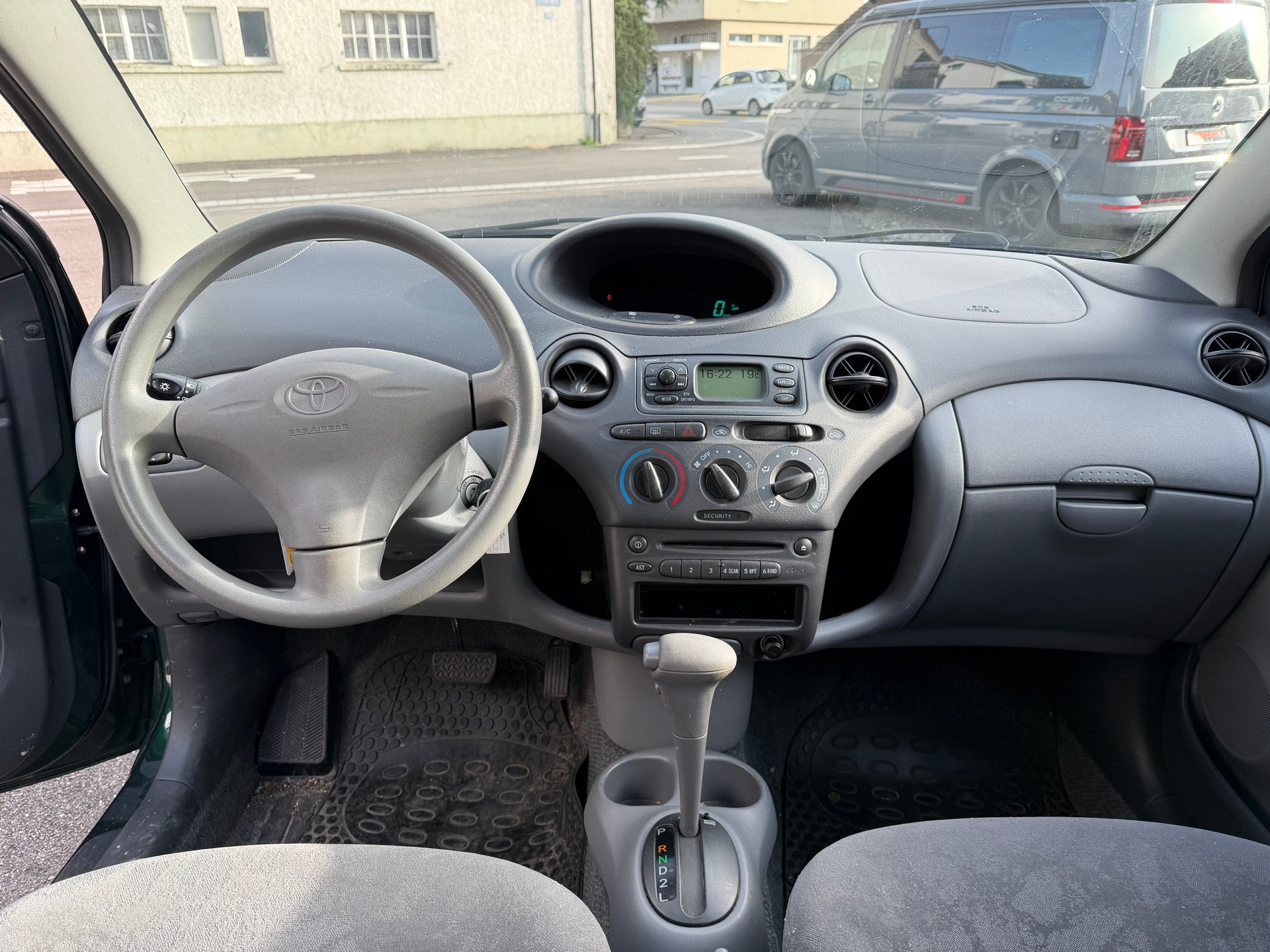 TOYOTA Yaris 1.3 Linea Luna-image-9