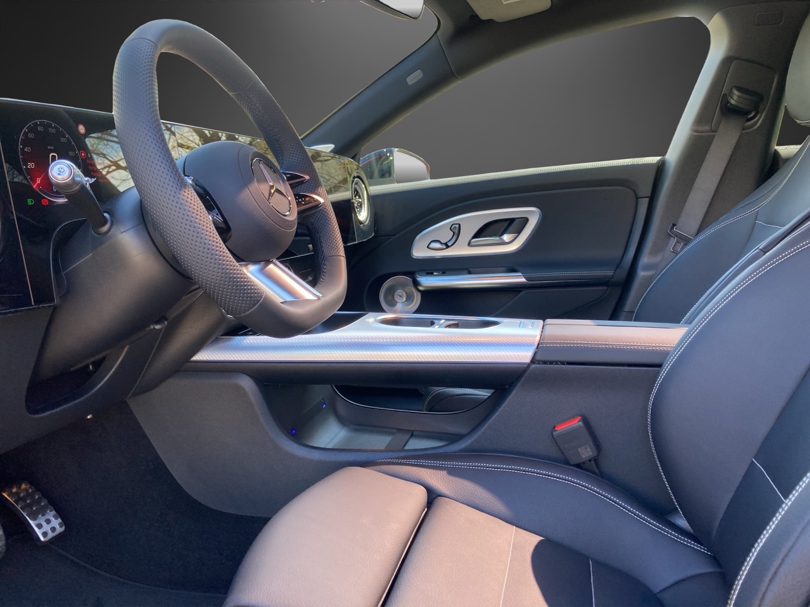 MERCEDES-BENZ CLA 350 4MATIC Shooting Brake with EQ Technology-image-9