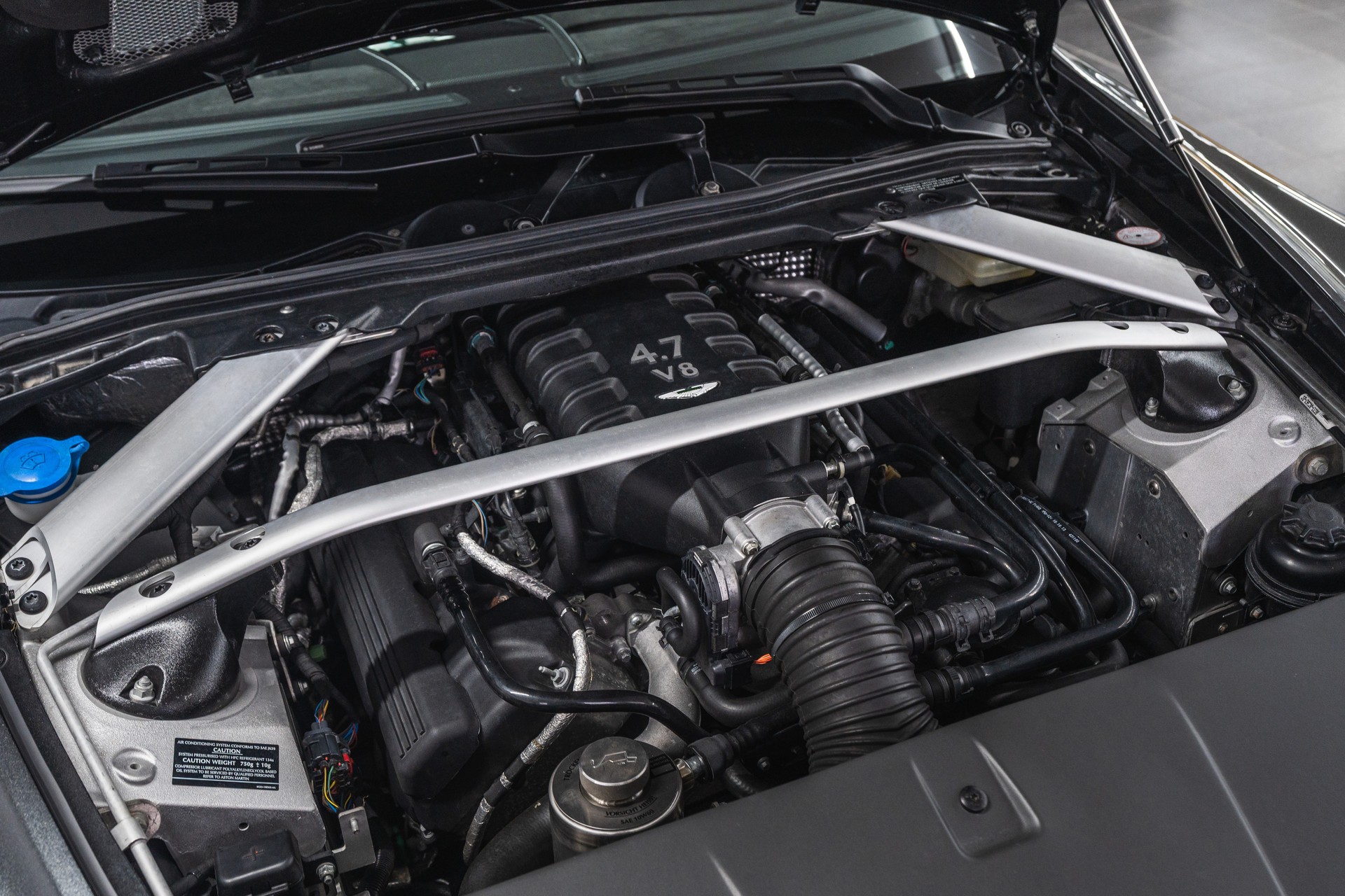 ASTON MARTIN V8 Vantage 4.7 S SP10 / Sportshift-image-21