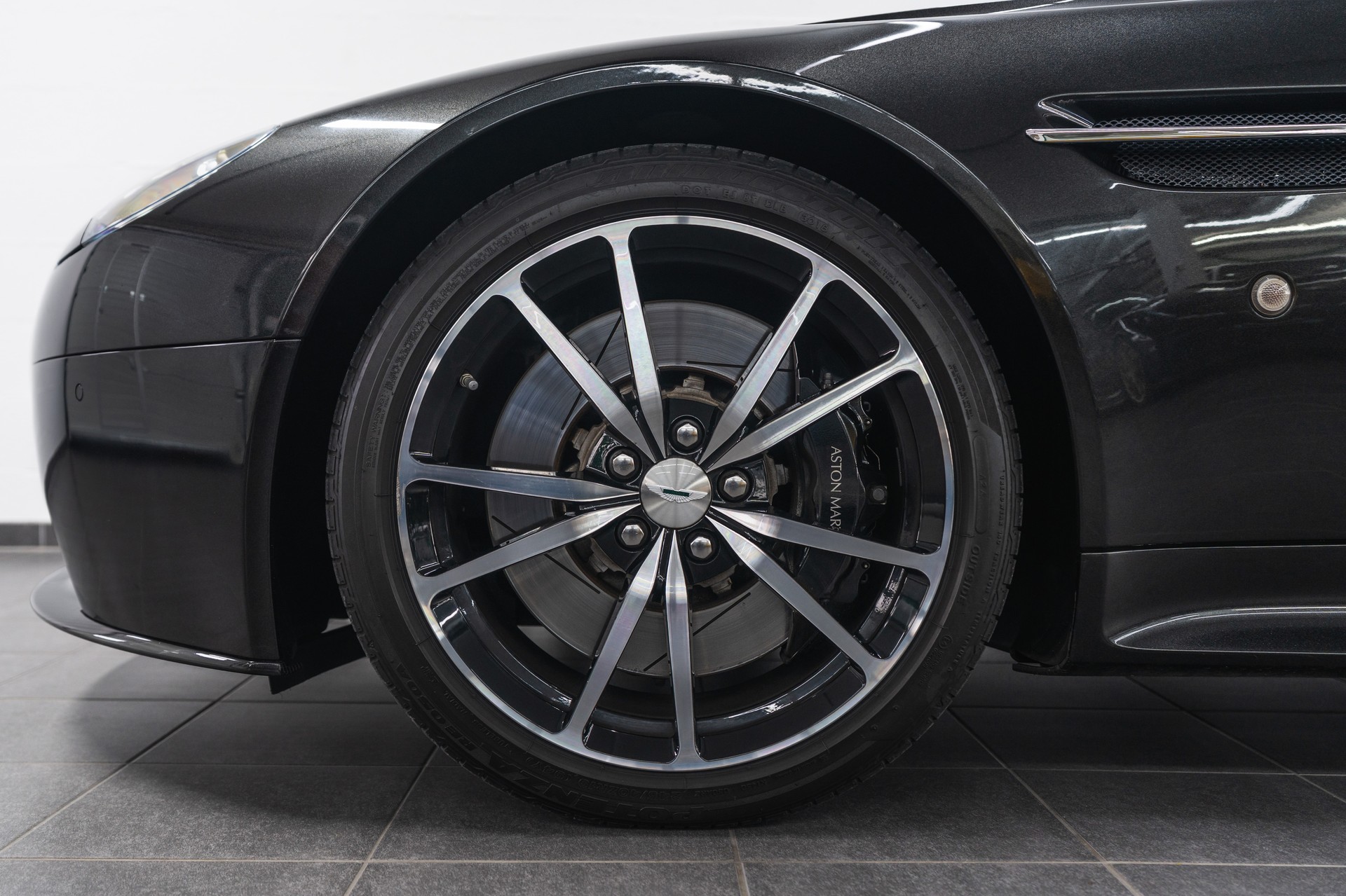 ASTON MARTIN V8 Vantage 4.7 S SP10 / Sportshift-image-9
