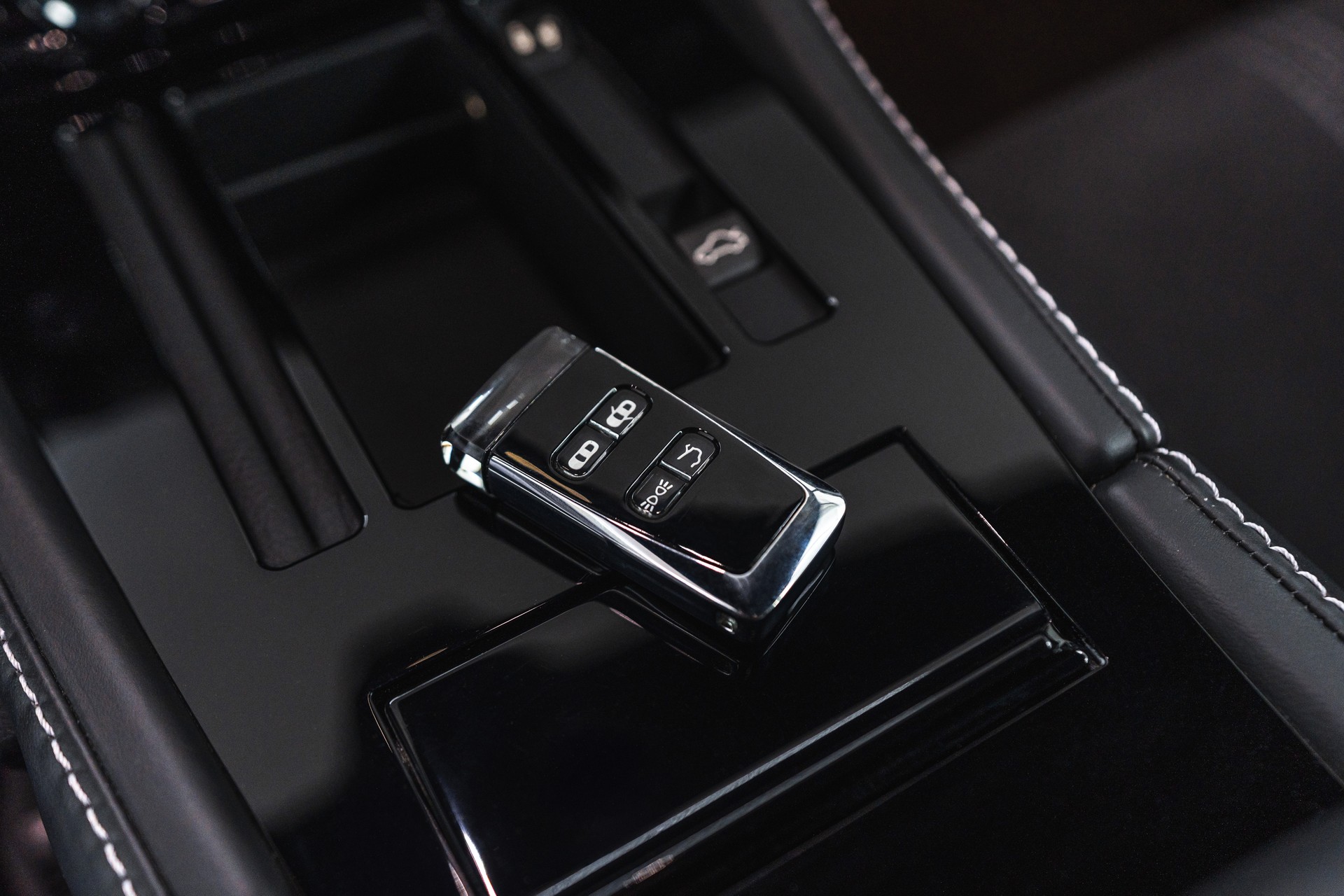 ASTON MARTIN V8 Vantage 4.7 S SP10 / Sportshift-image-19