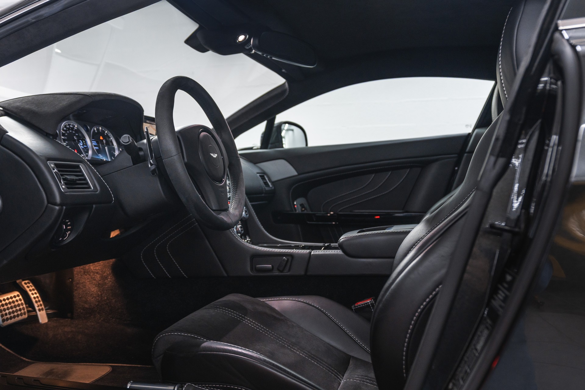 ASTON MARTIN V8 Vantage 4.7 S SP10 / Sportshift-image-14