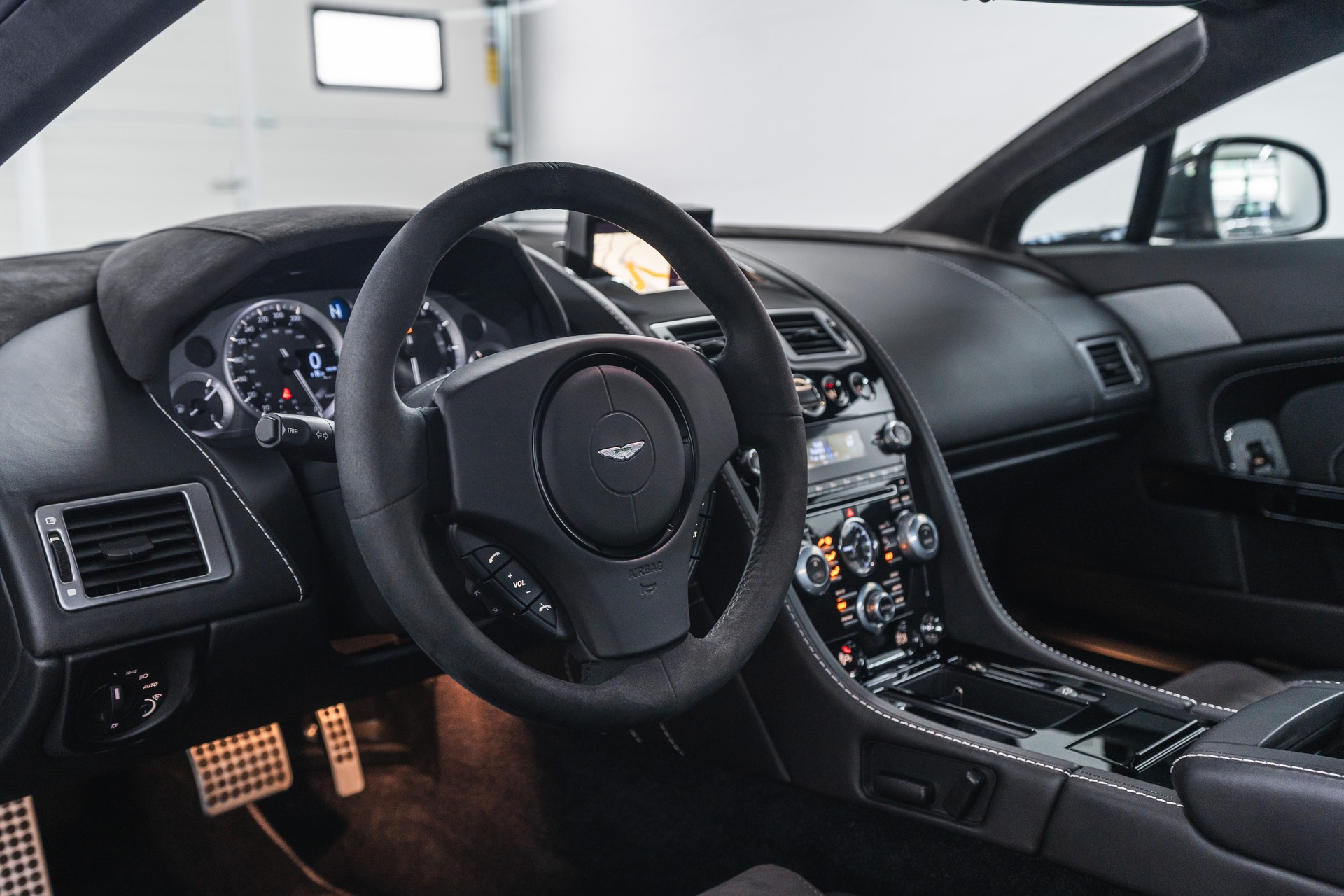 ASTON MARTIN V8 Vantage 4.7 S SP10 / Sportshift-image-11
