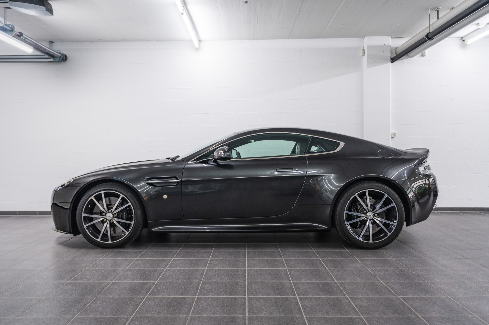 ASTON MARTIN V8 Vantage 4.7 S SP10 / Sportshift-image-3