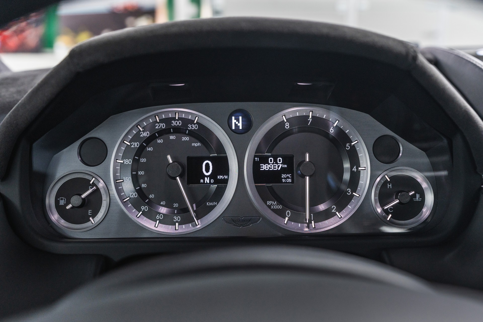 ASTON MARTIN V8 Vantage 4.7 S SP10 / Sportshift-image-13