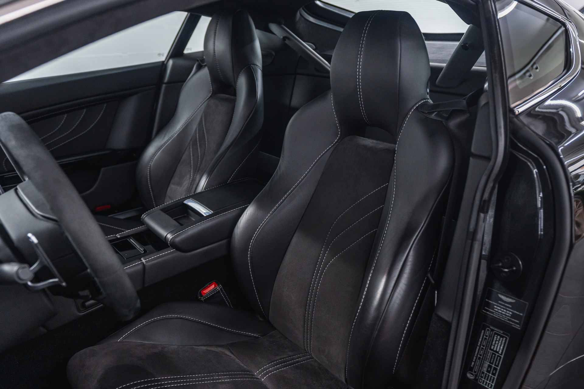 ASTON MARTIN V8 Vantage 4.7 S SP10 / Sportshift-image-10