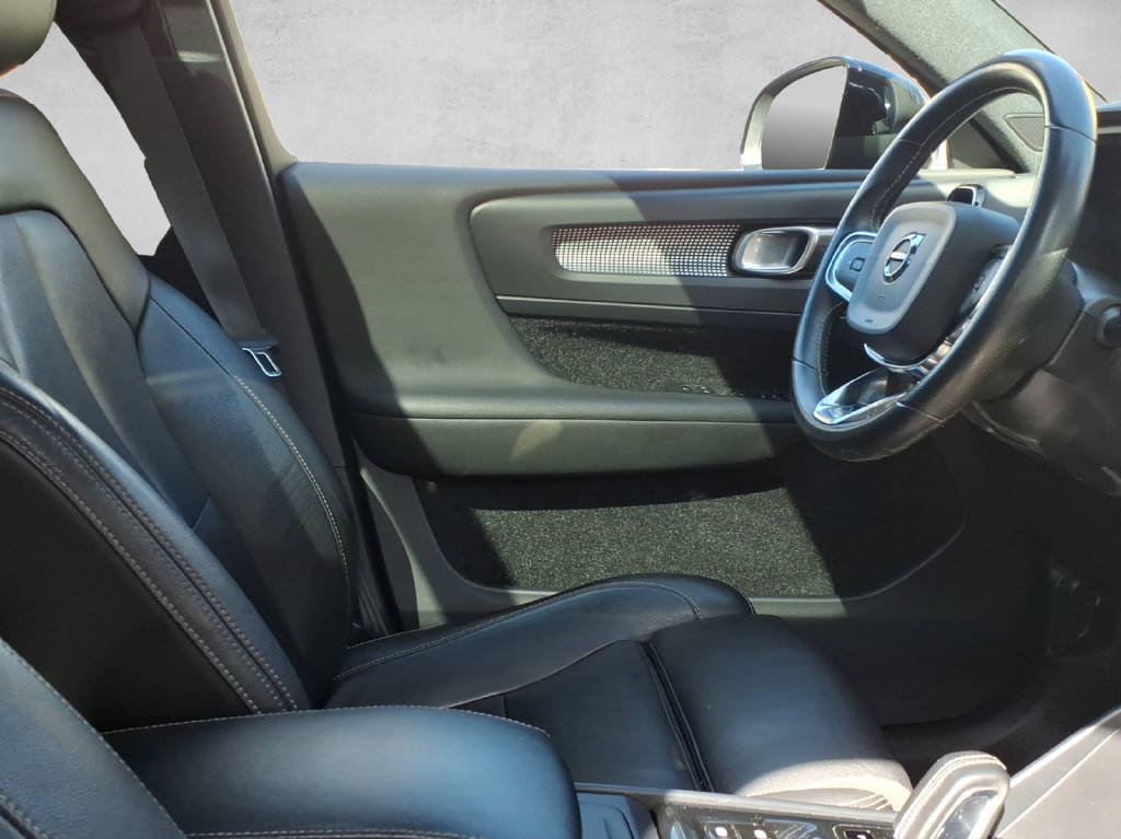 VOLVO XC40 2.0 D4 R-Design AWD-image-8