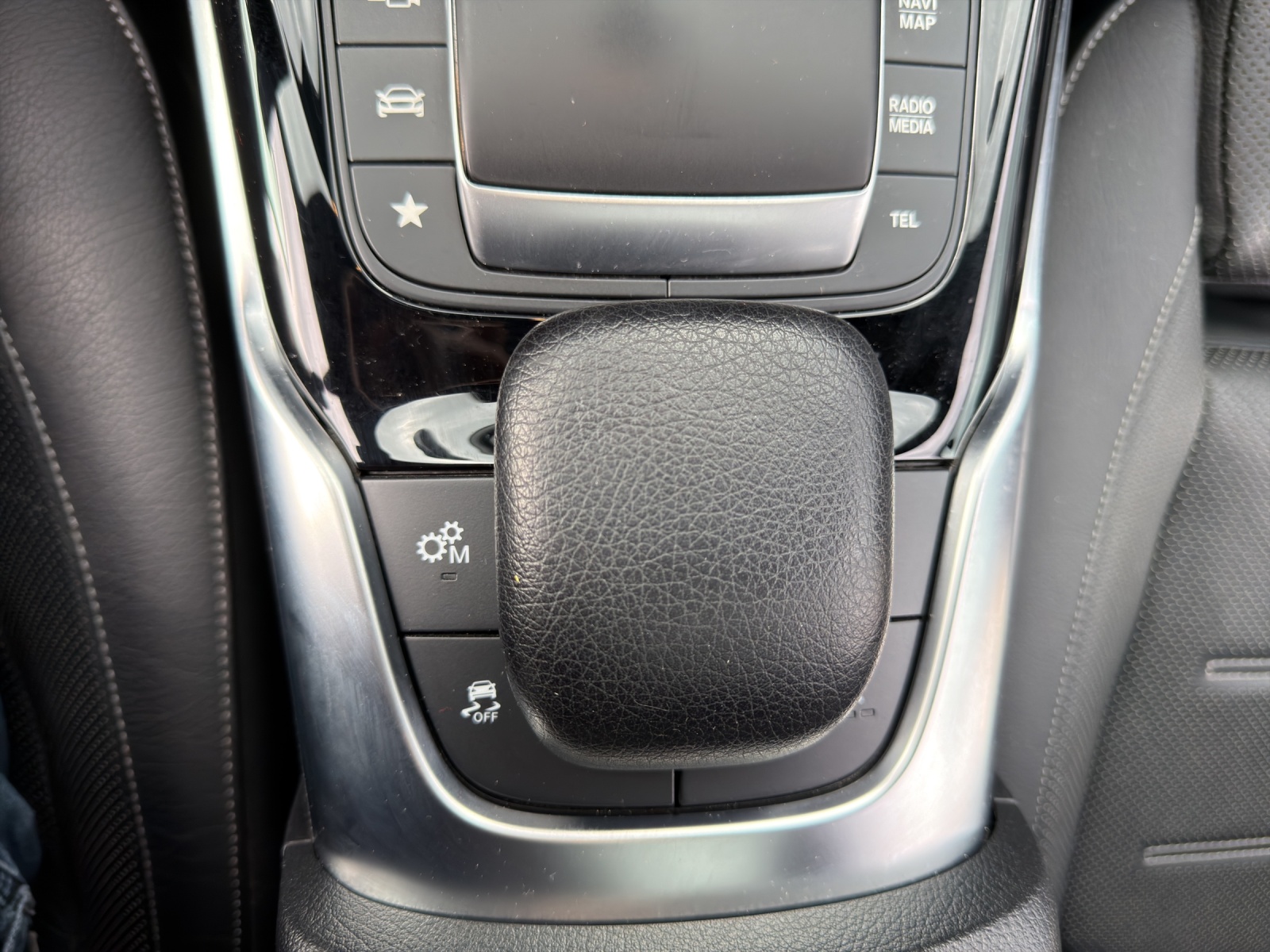 MERCEDES-BENZ A 35 AMG 4Matic Speedshift-image-23