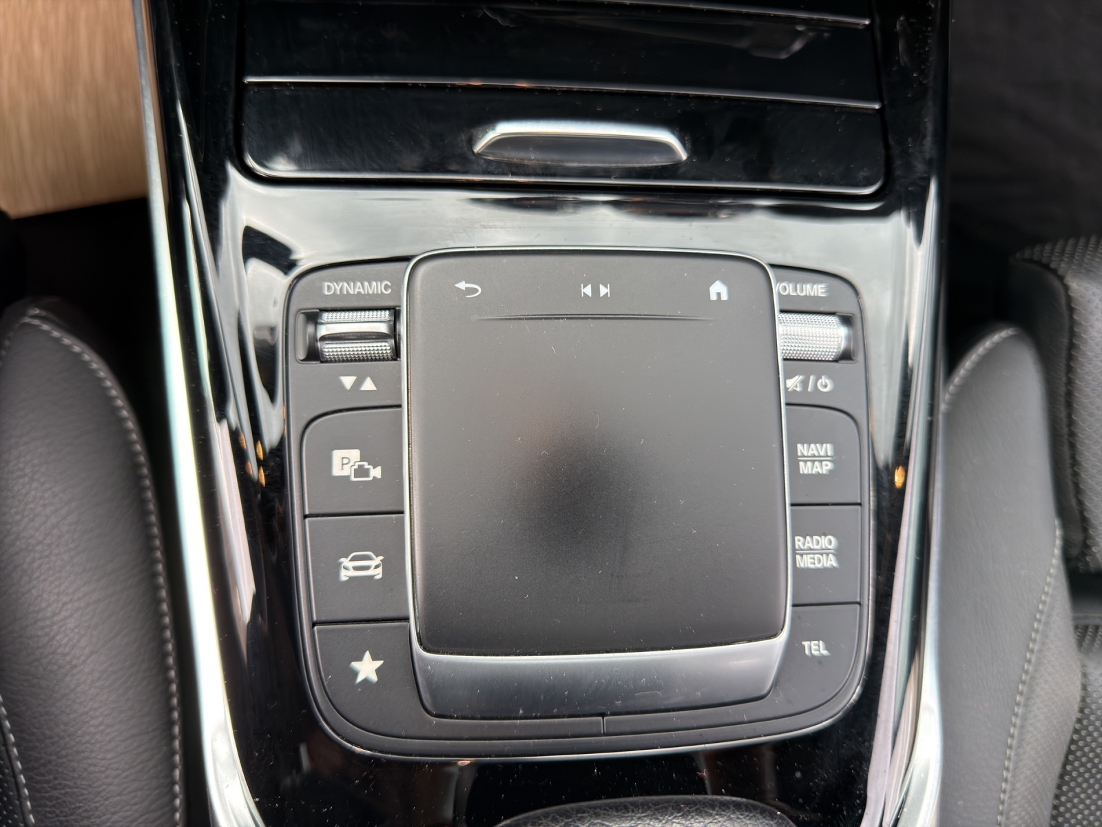 MERCEDES-BENZ A 35 AMG 4Matic Speedshift-image-22