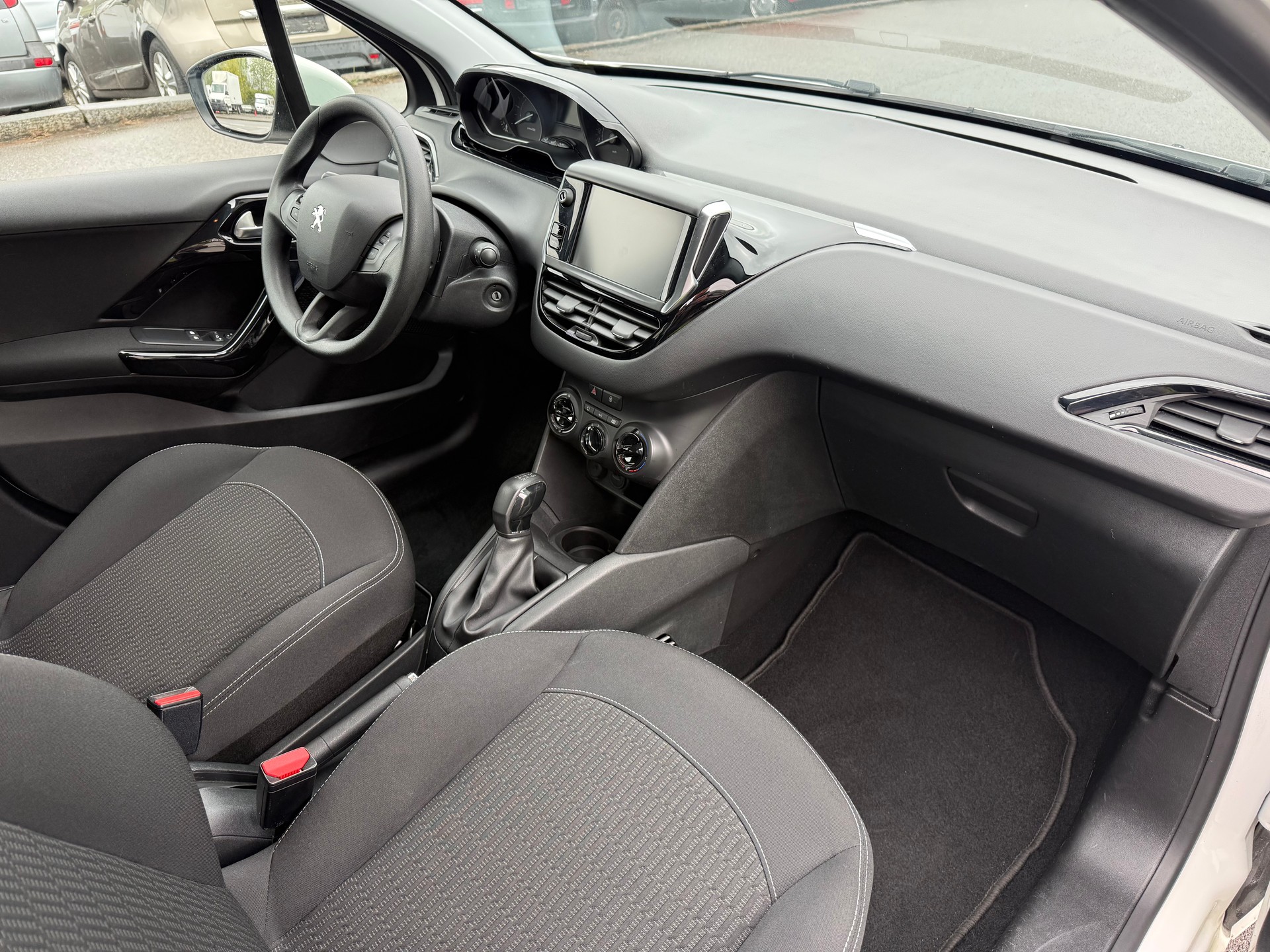 PEUGEOT 208 1.5 BlueHDi Active-image-6