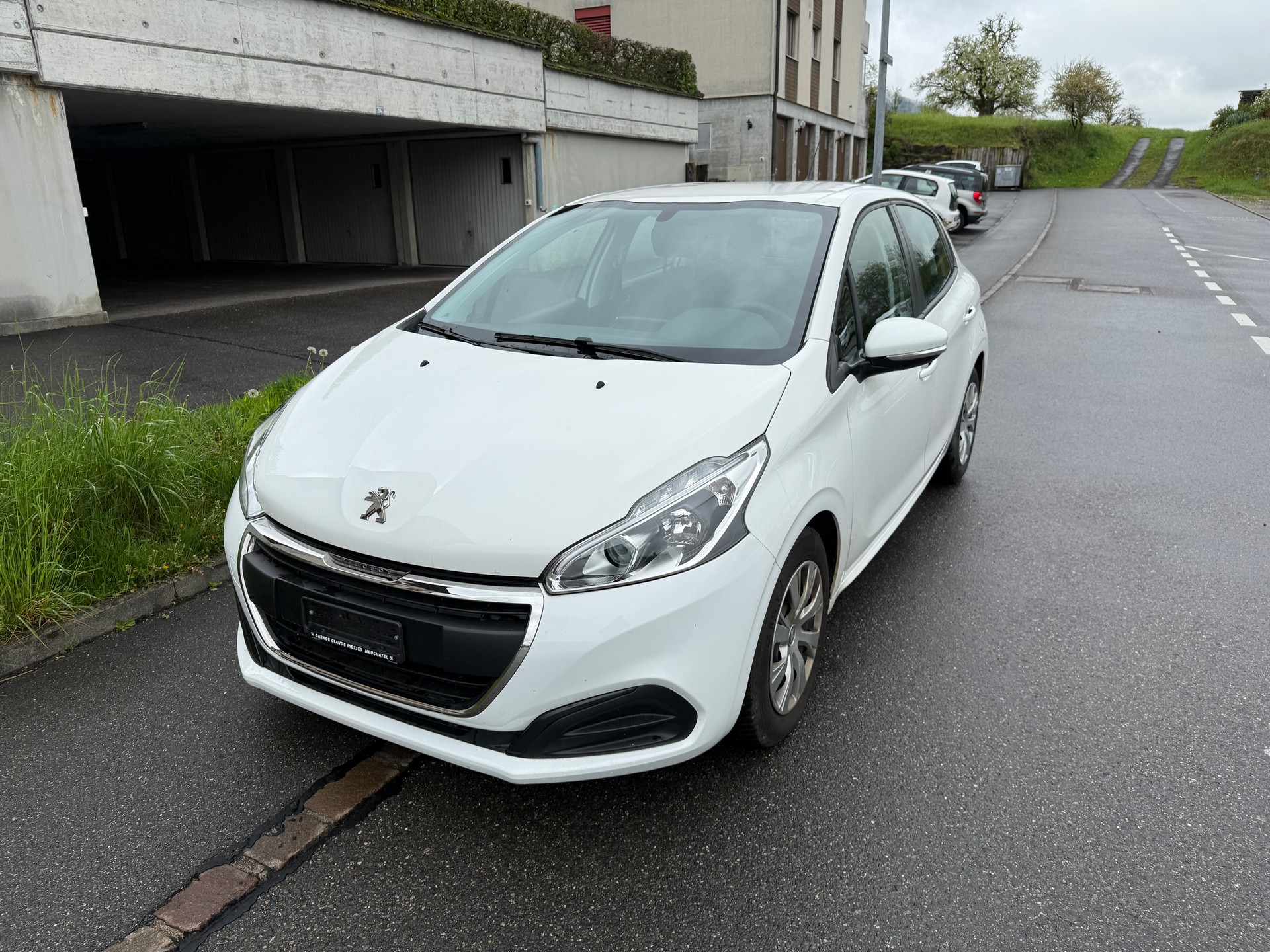 PEUGEOT 208 1.5 BlueHDi Active-image-1