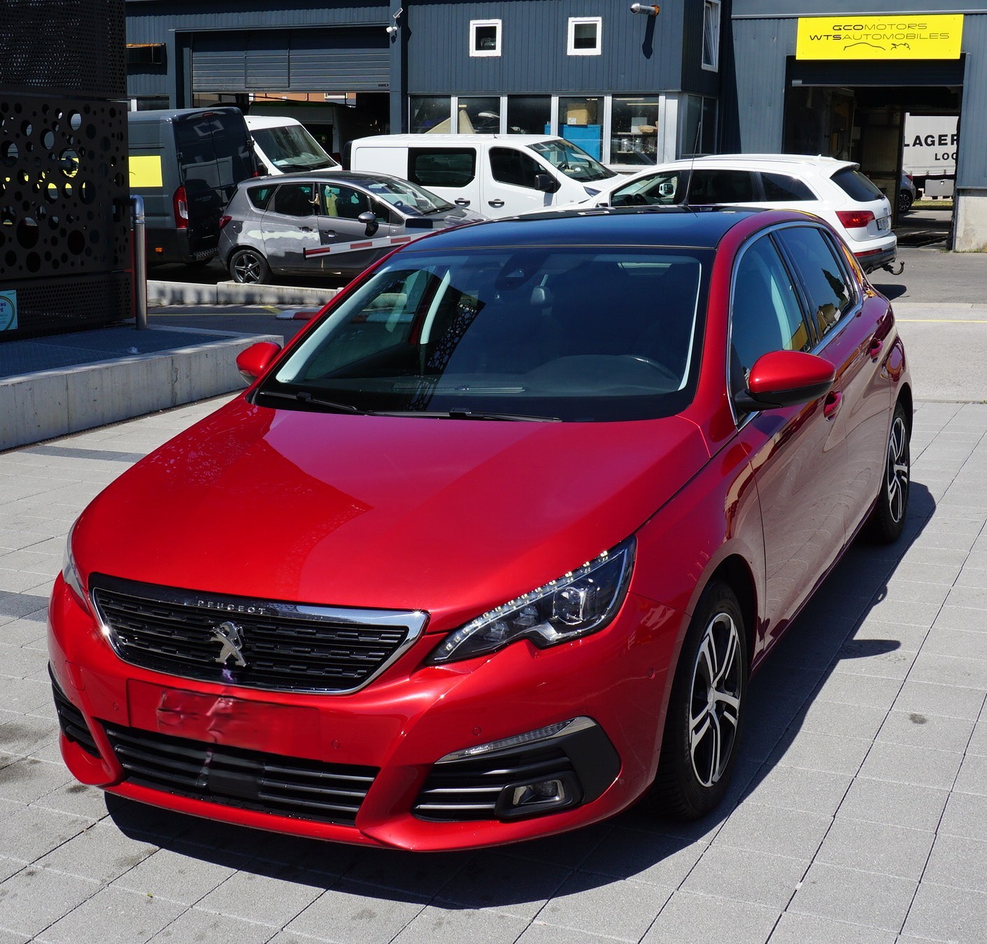 PEUGEOT 308 1.2 Pure Tech Allure EAT8-image-1