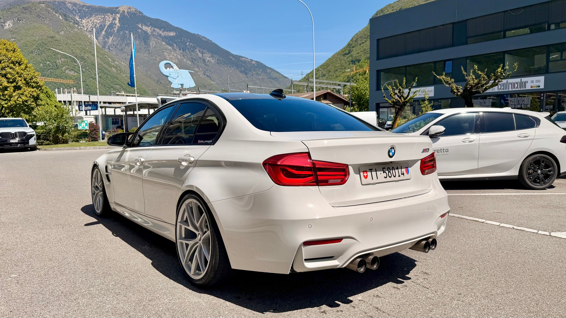 BMW M3-image-2