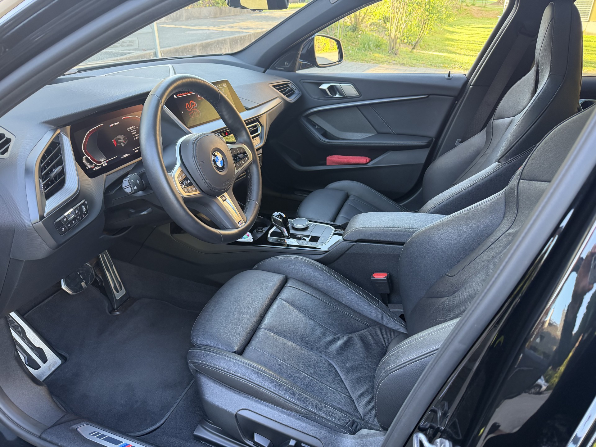BMW M135i xDrive Steptronic-image-2