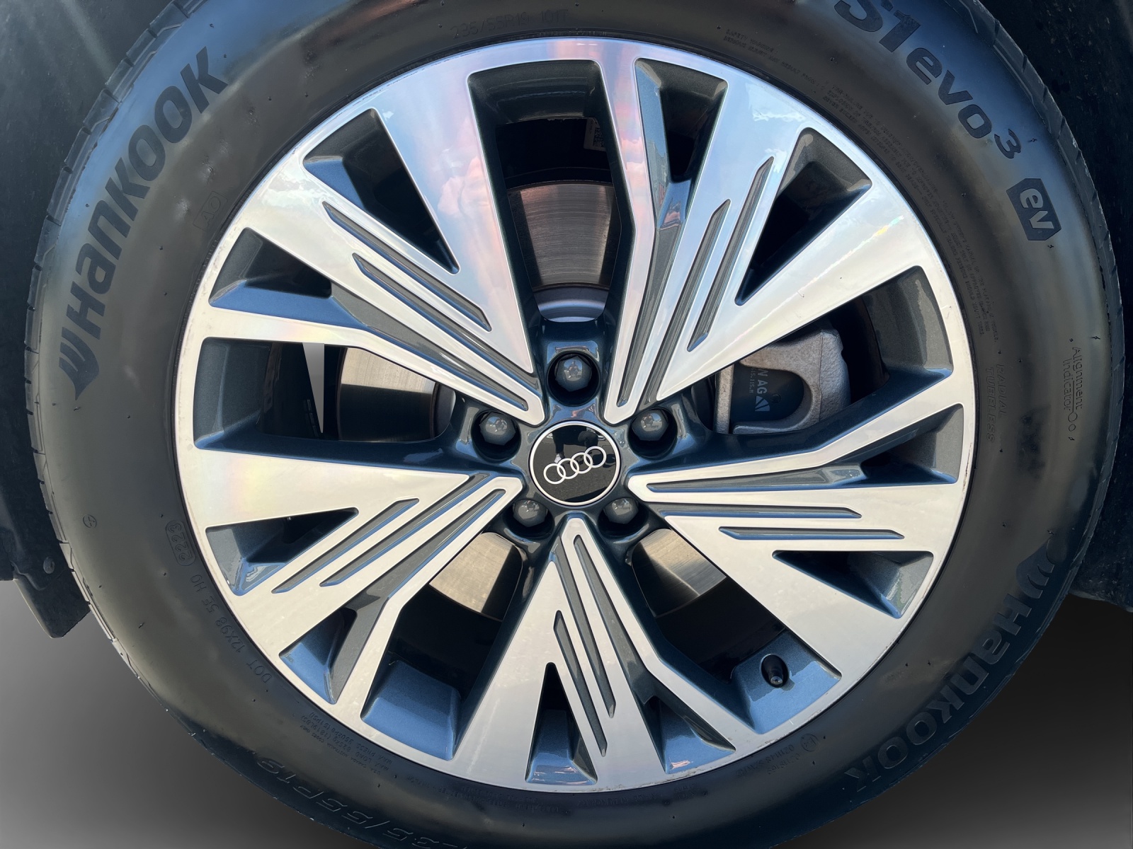 AUDI Q4 e-tron 40-image-16