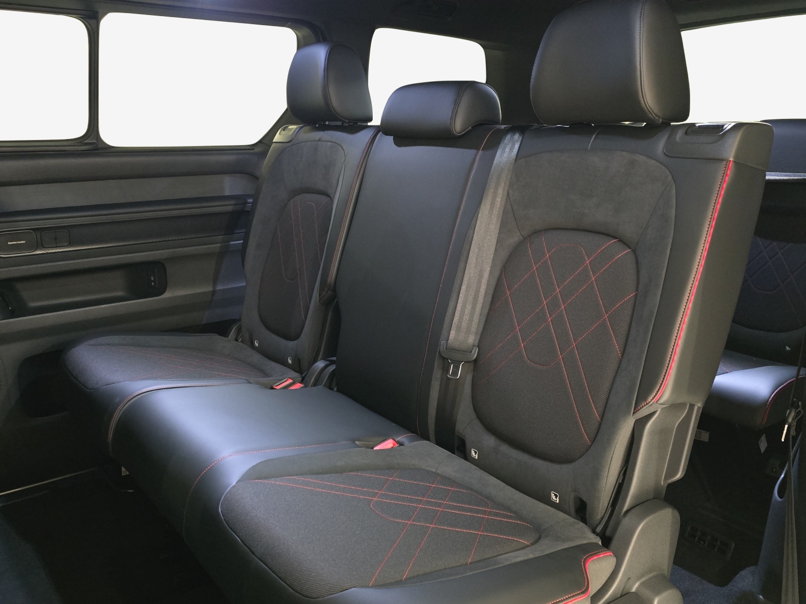 VW ID.Buzz LWB GTX 4 Motion-image-11