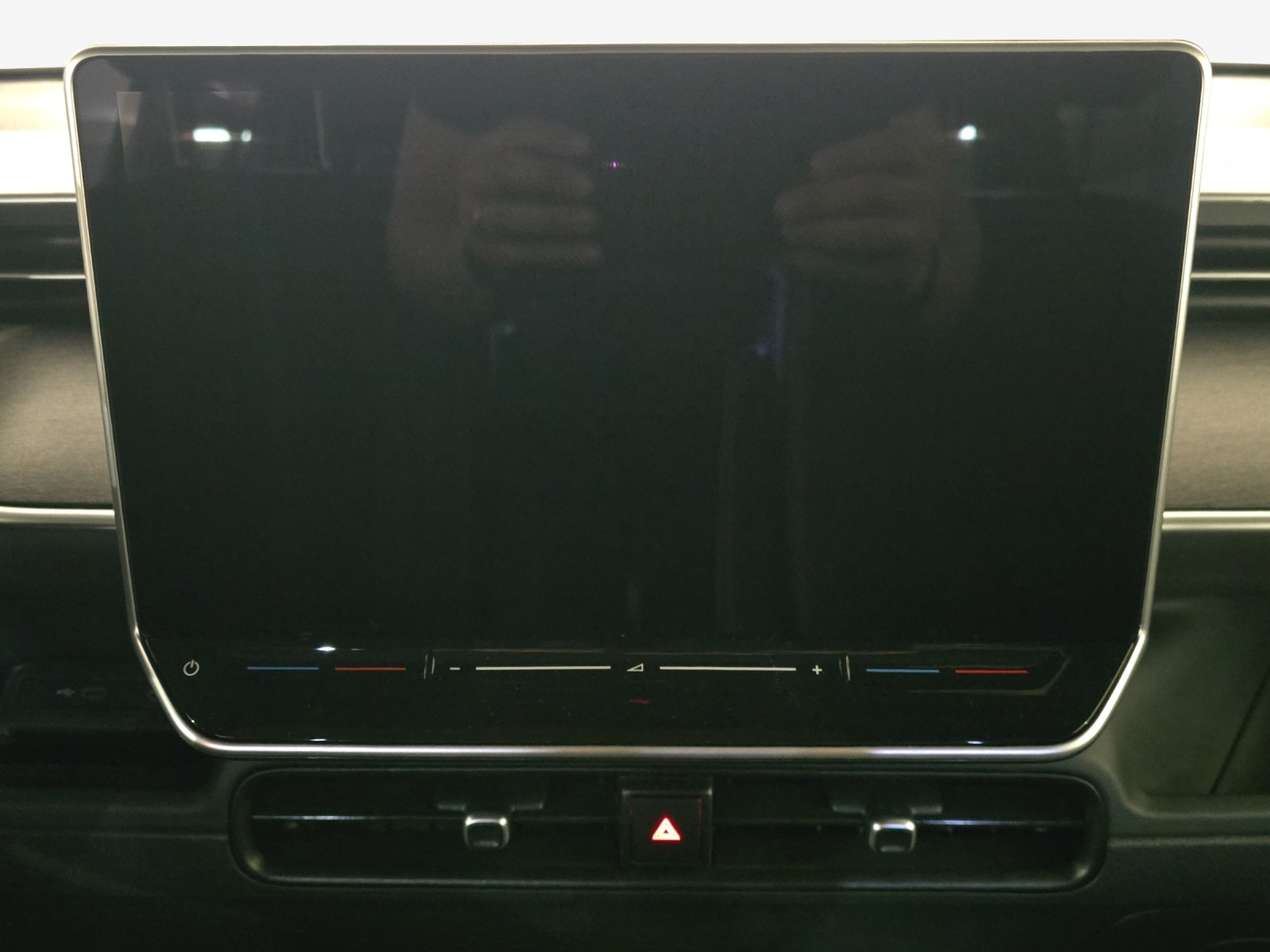 VW ID.Buzz LWB GTX 4 Motion-image-10