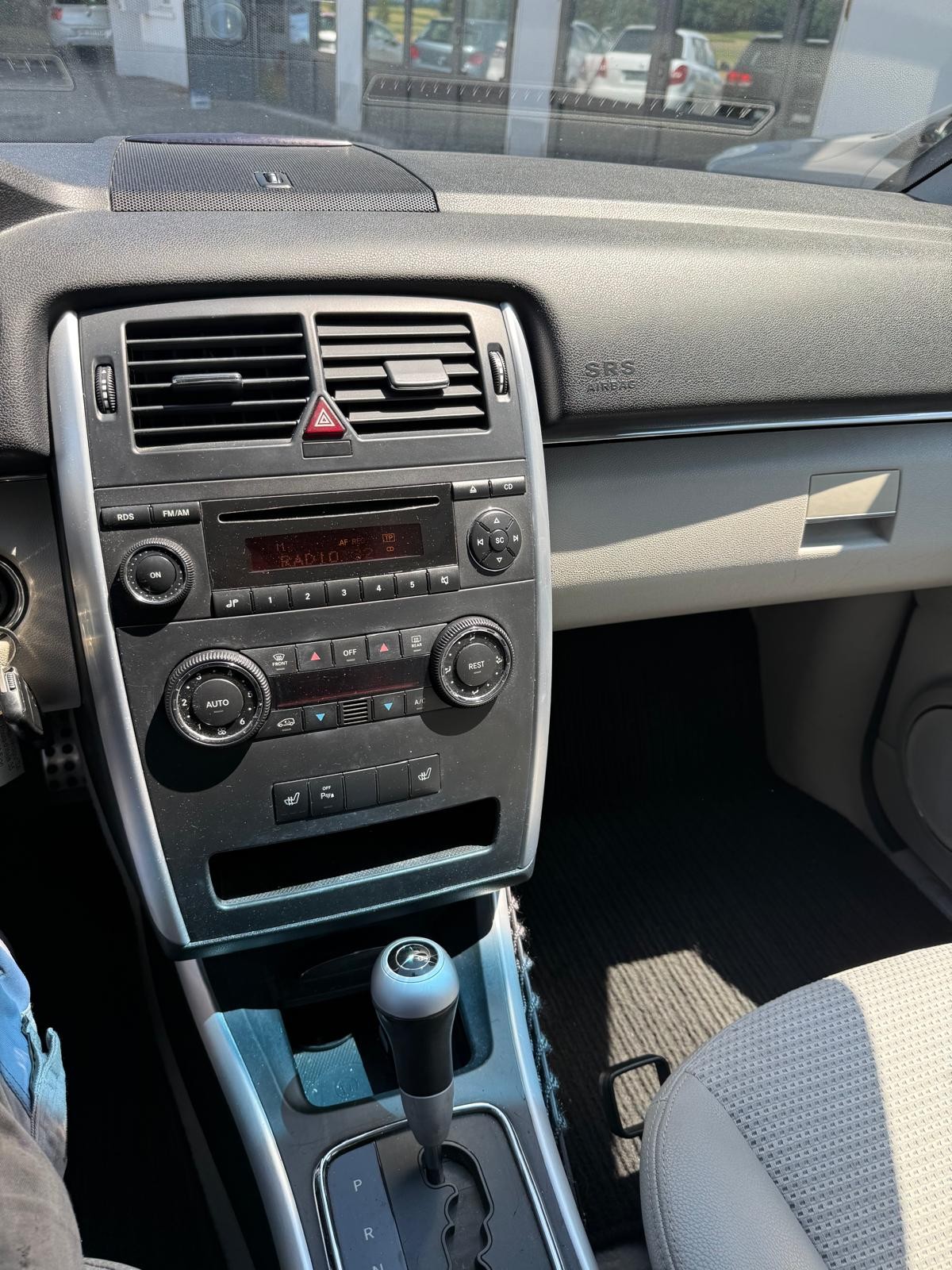 MERCEDES-BENZ B 200-image-8
