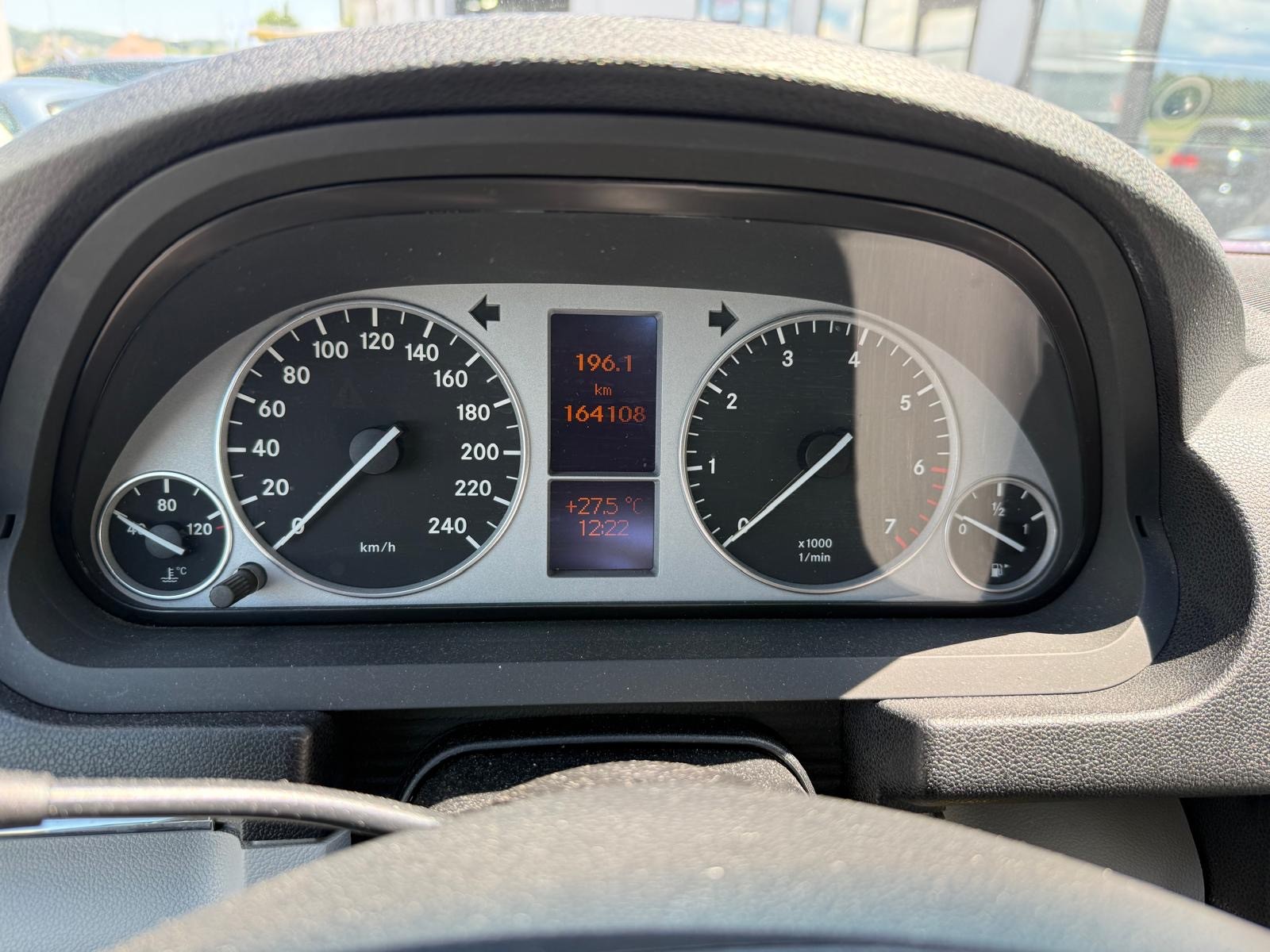MERCEDES-BENZ B 200-image-9