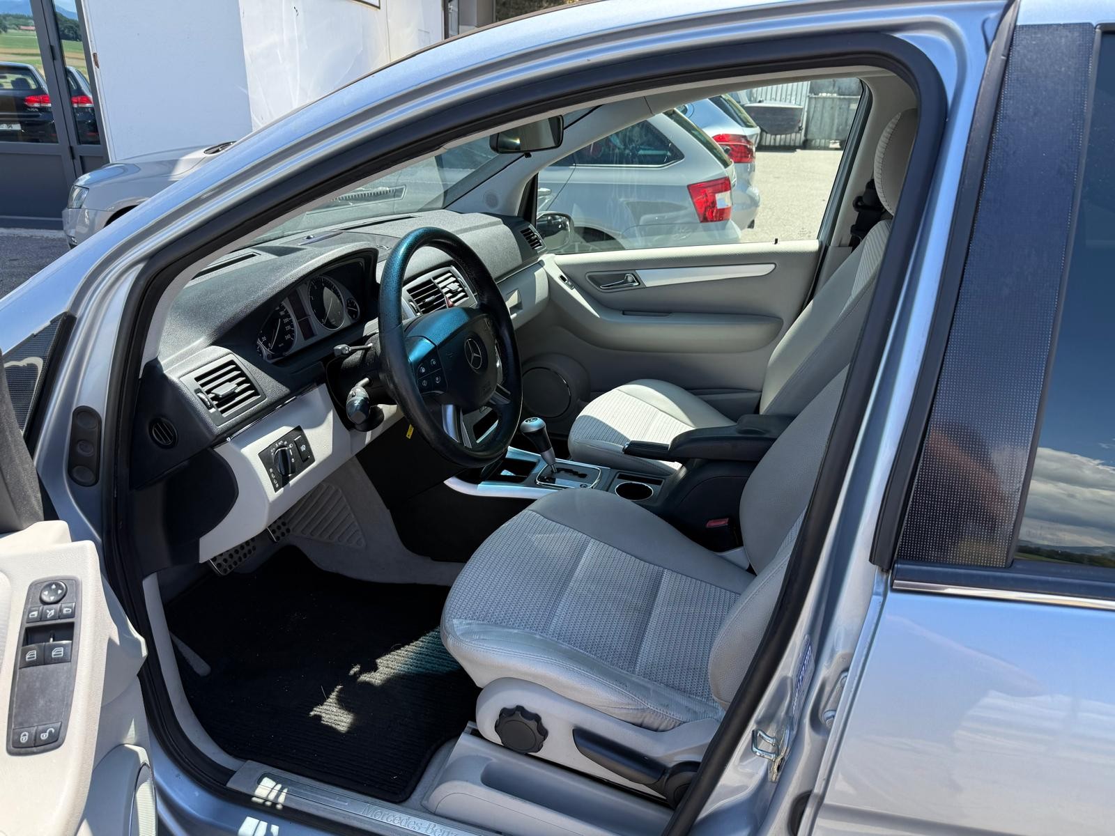 MERCEDES-BENZ B 200-image-6