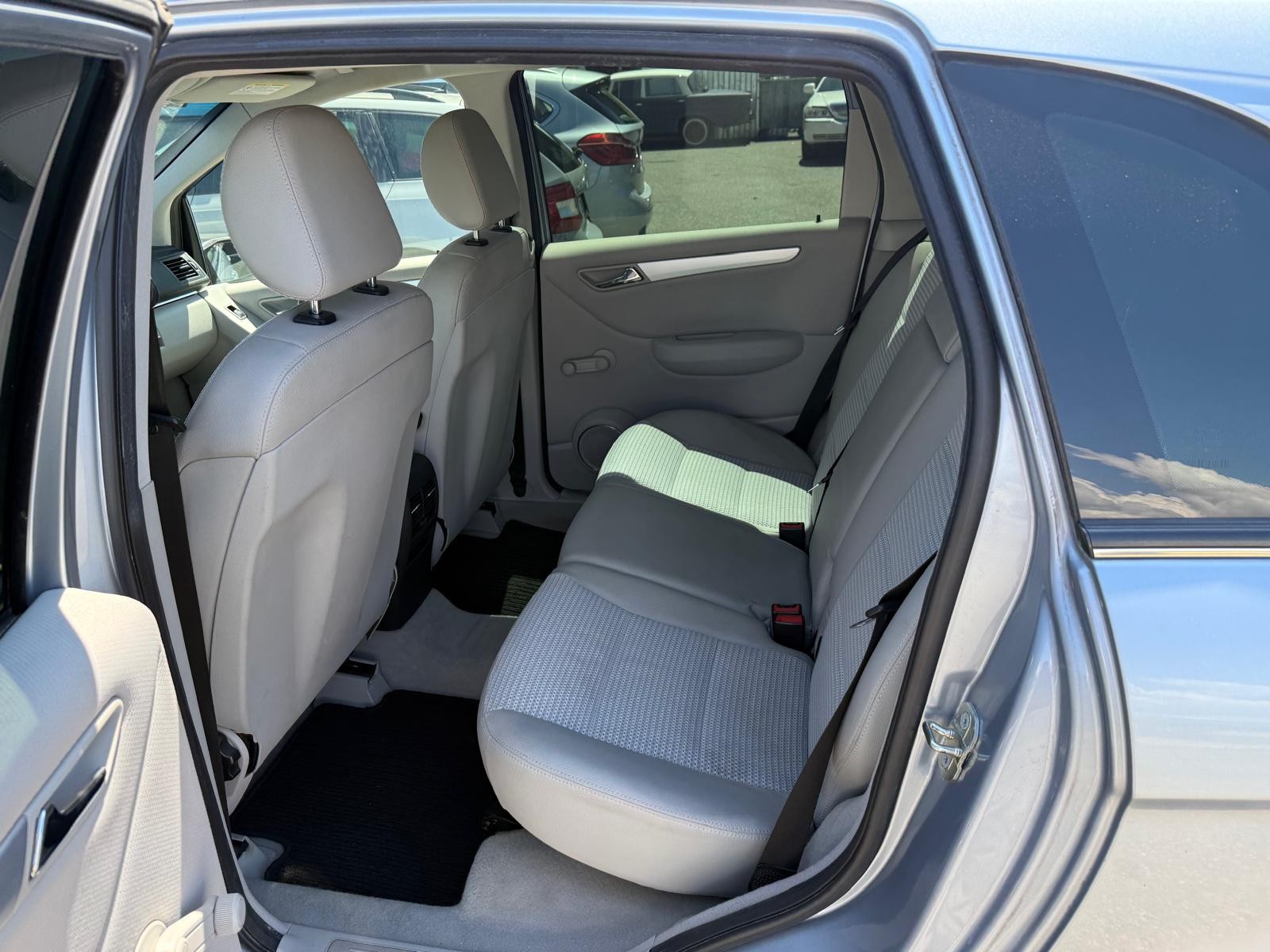 MERCEDES-BENZ B 200-image-5