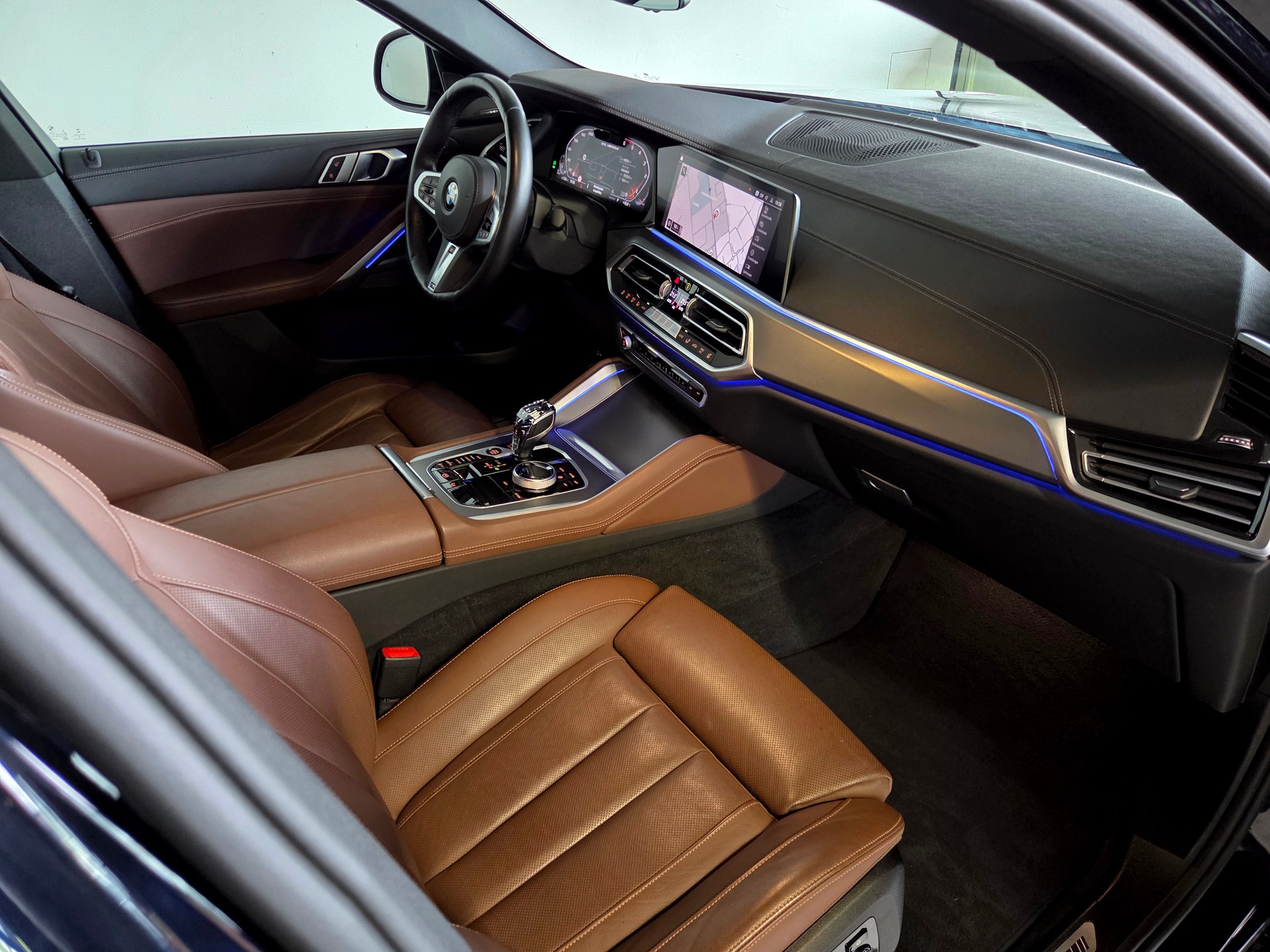 BMW X6 M50d-image-16